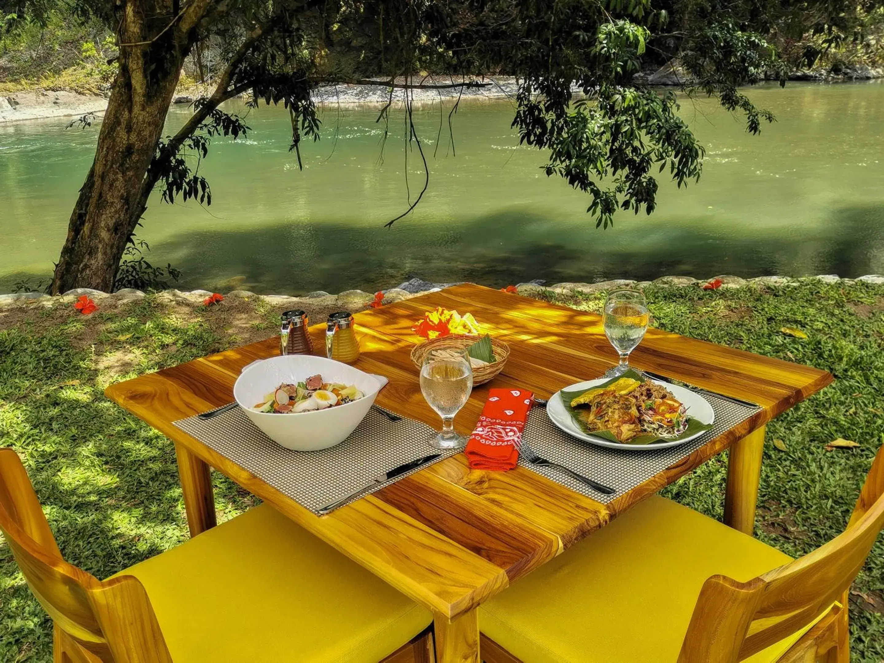 Restaurant/places to eat in Pacuare Lodge by Böëna Restaurant/places to eat in Pacuare Lodge by Böëna