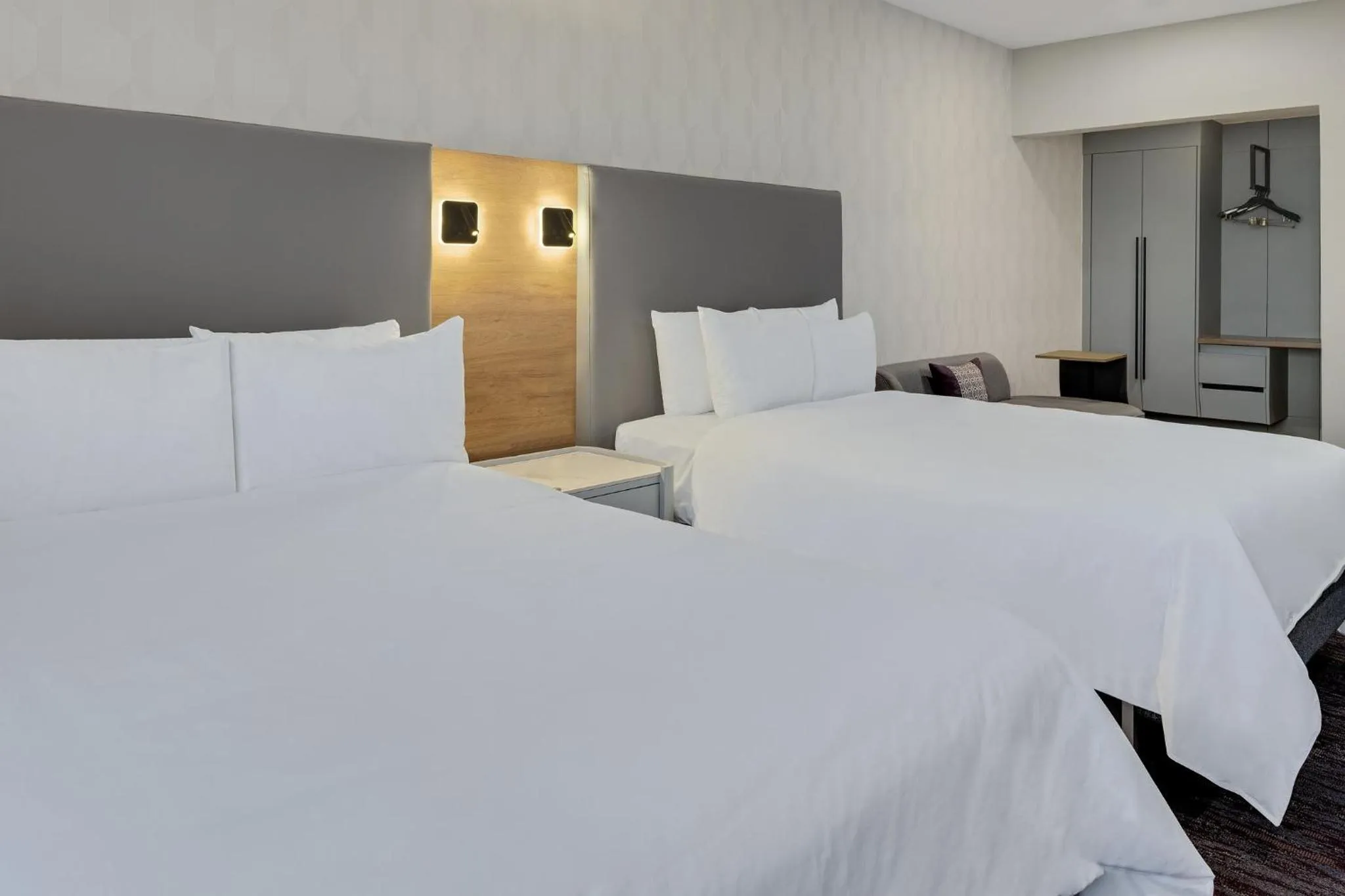 Photo of the whole room, Bed in Crowne Plaza San Jose La Sabana by IHG