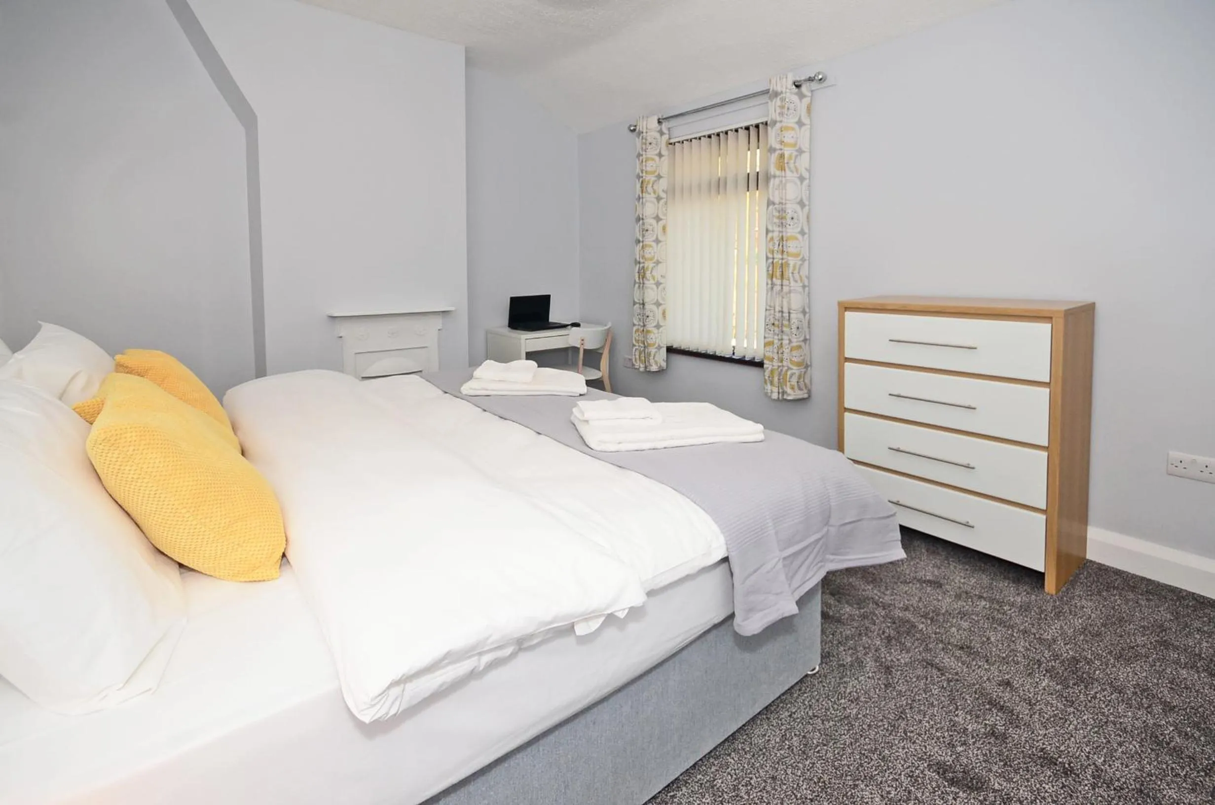 Bedroom, Bed in Northwood Park East
