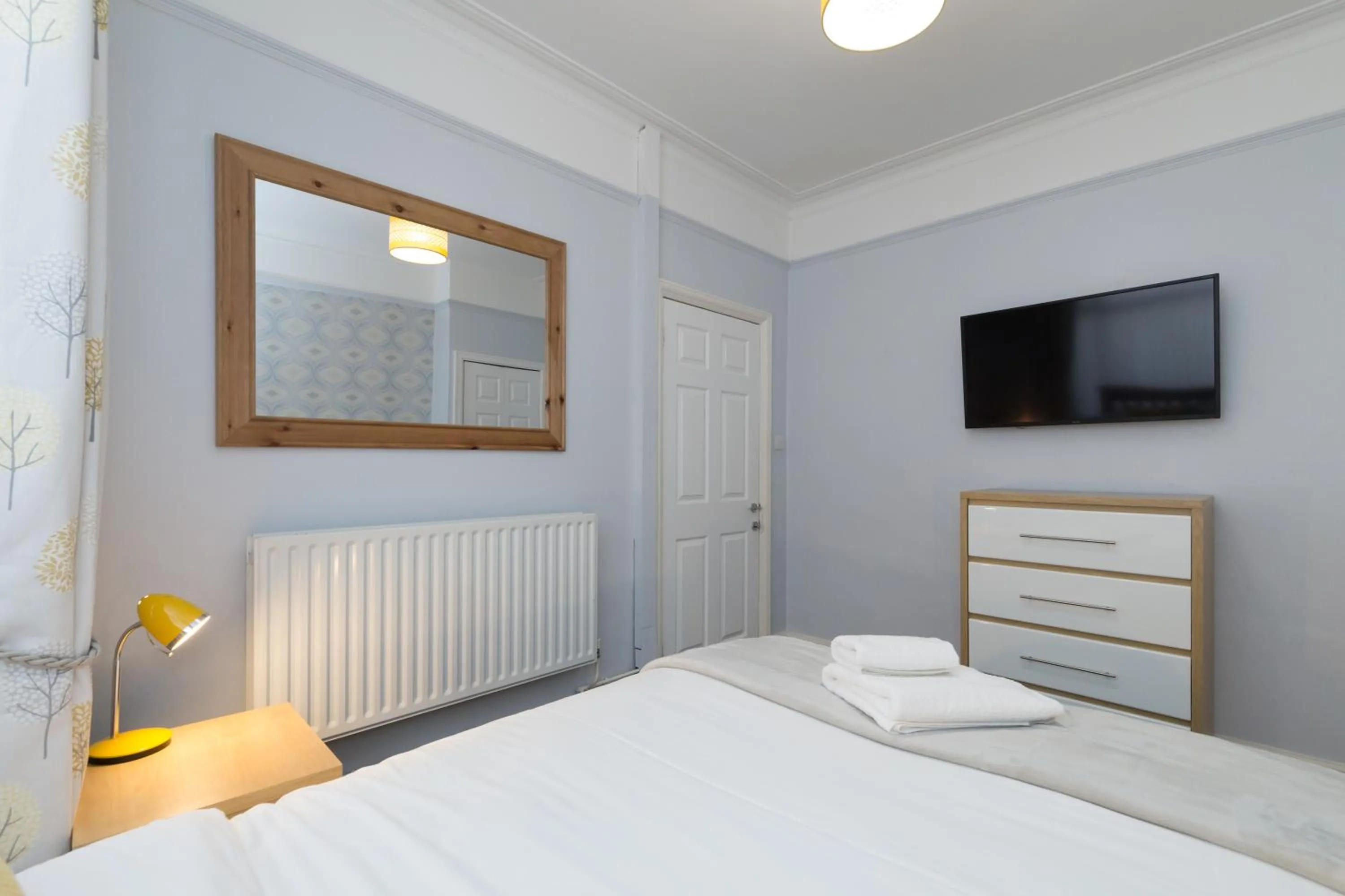 Bedroom, Bed in Northwood Park East