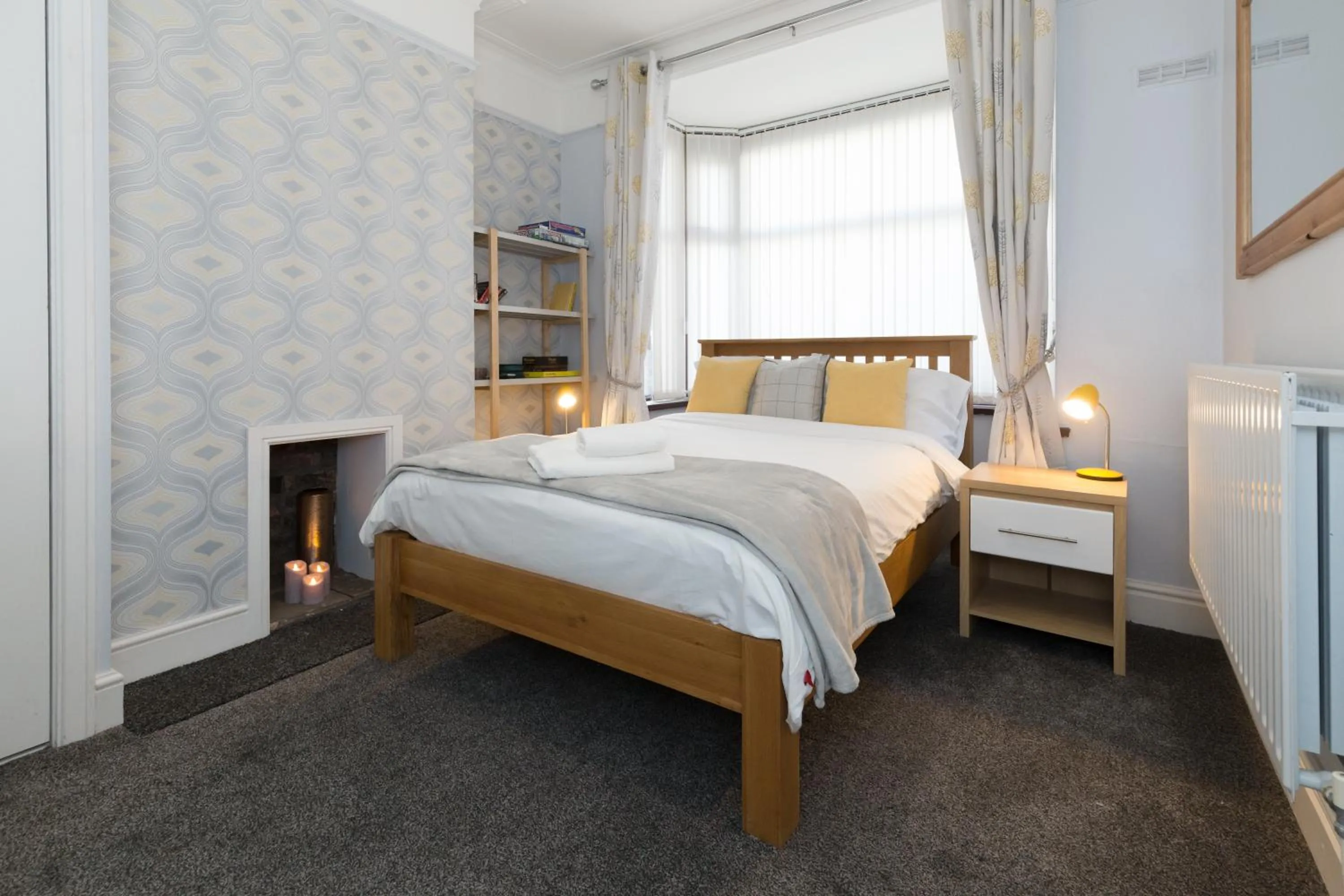 Bedroom, Bed in Northwood Park East