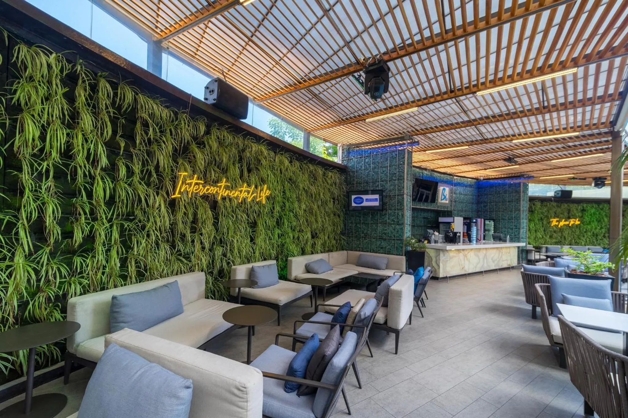 Lounge or bar in InterContinental Tegucigalpa at Multiplaza Mall by IHG