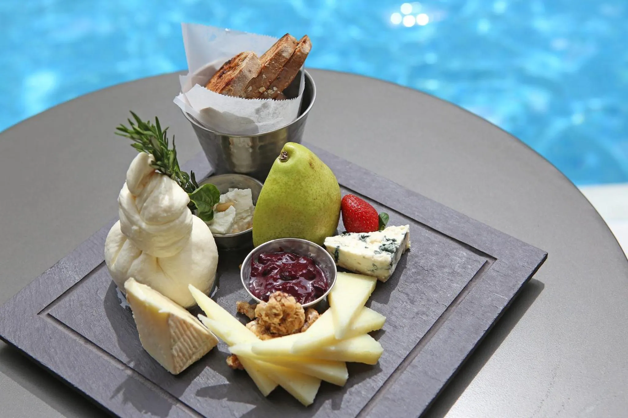 Restaurant/places to eat in InterContinental Tegucigalpa at Multiplaza Mall by IHG