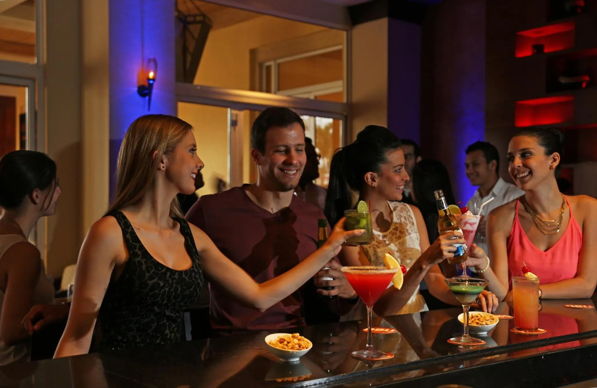 Lounge or bar in InterContinental Tegucigalpa at Multiplaza Mall by IHG