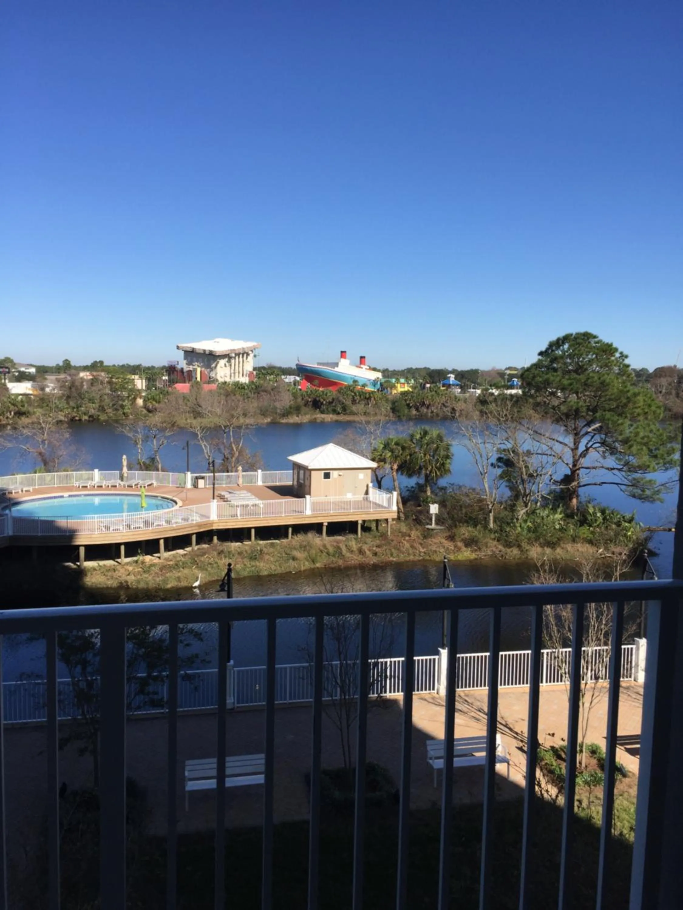 LAKETOWN 5 POOLs STEPS TO BEACH FAMILY FRIENDLY