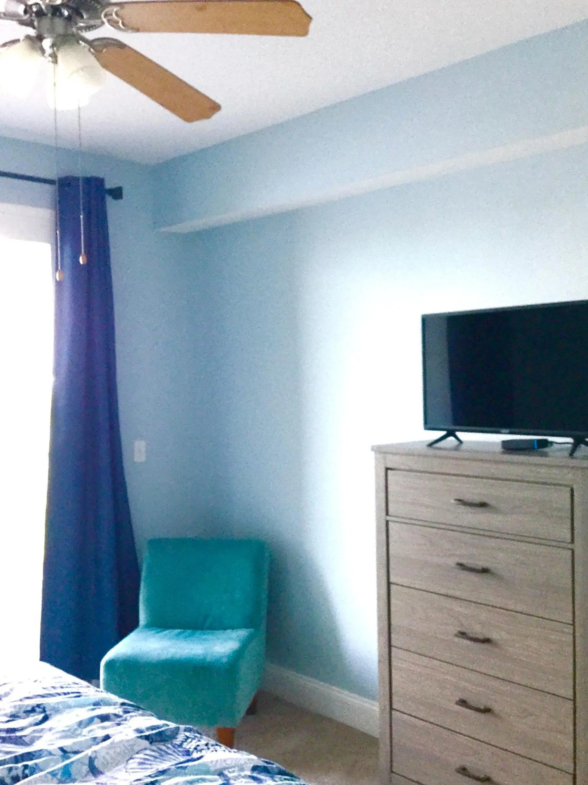 Bed in LAKETOWN 5 POOLs STEPS TO BEACH FAMILY FRIENDLY