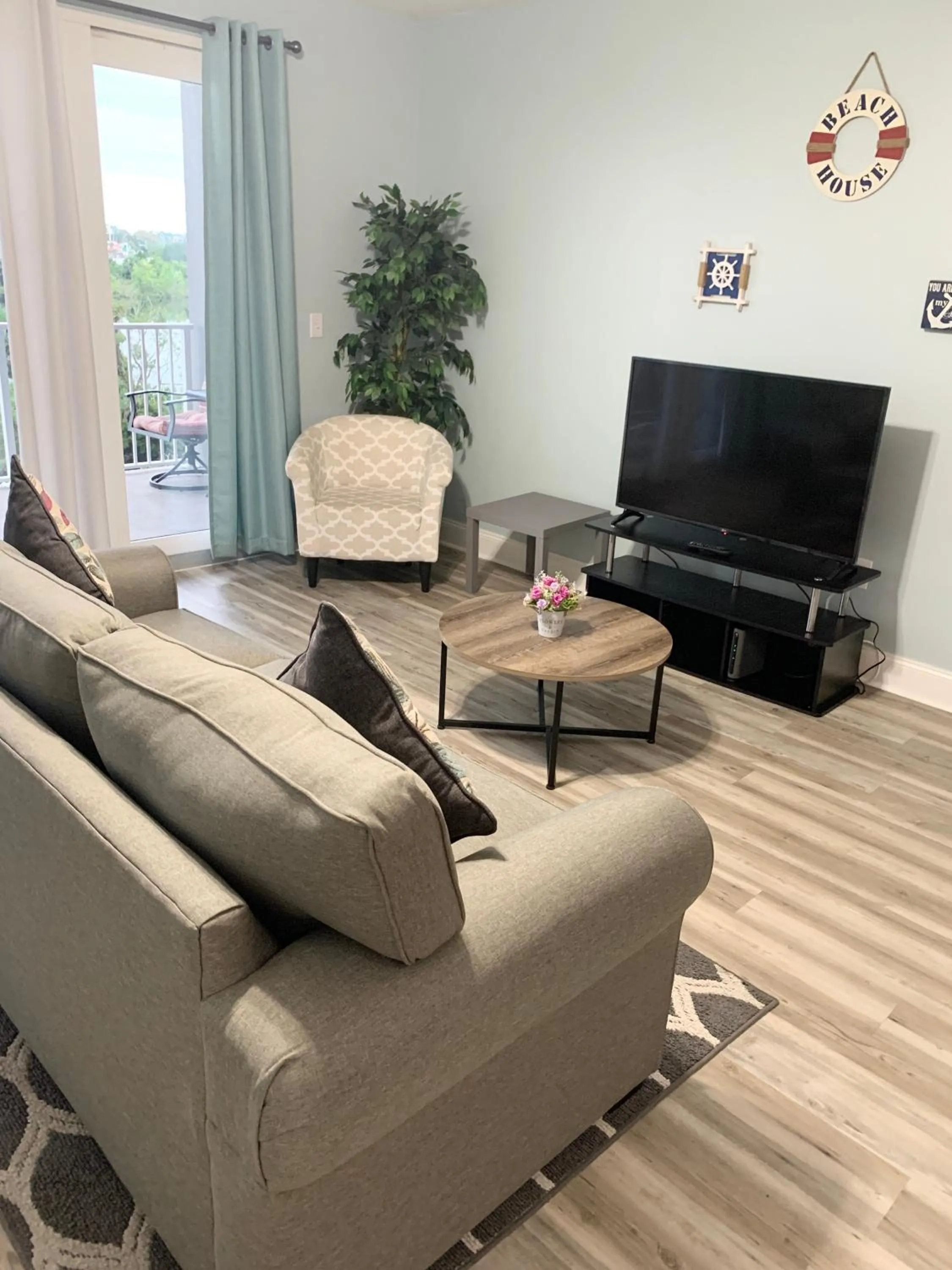 LAKETOWN 5 POOLs STEPS TO BEACH FAMILY FRIENDLY