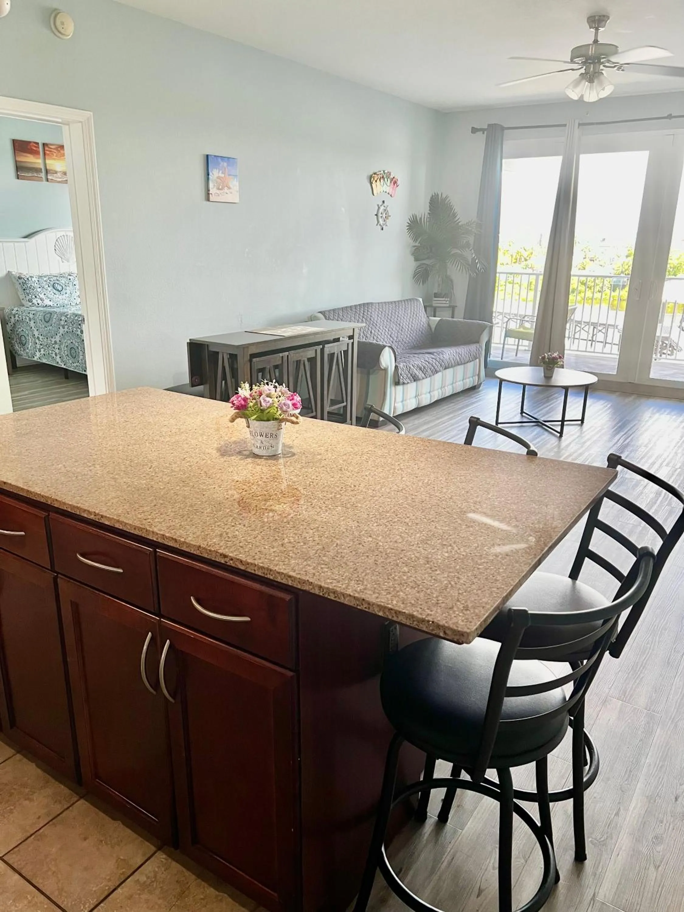 LAKETOWN 5 POOLs STEPS TO BEACH FAMILY FRIENDLY