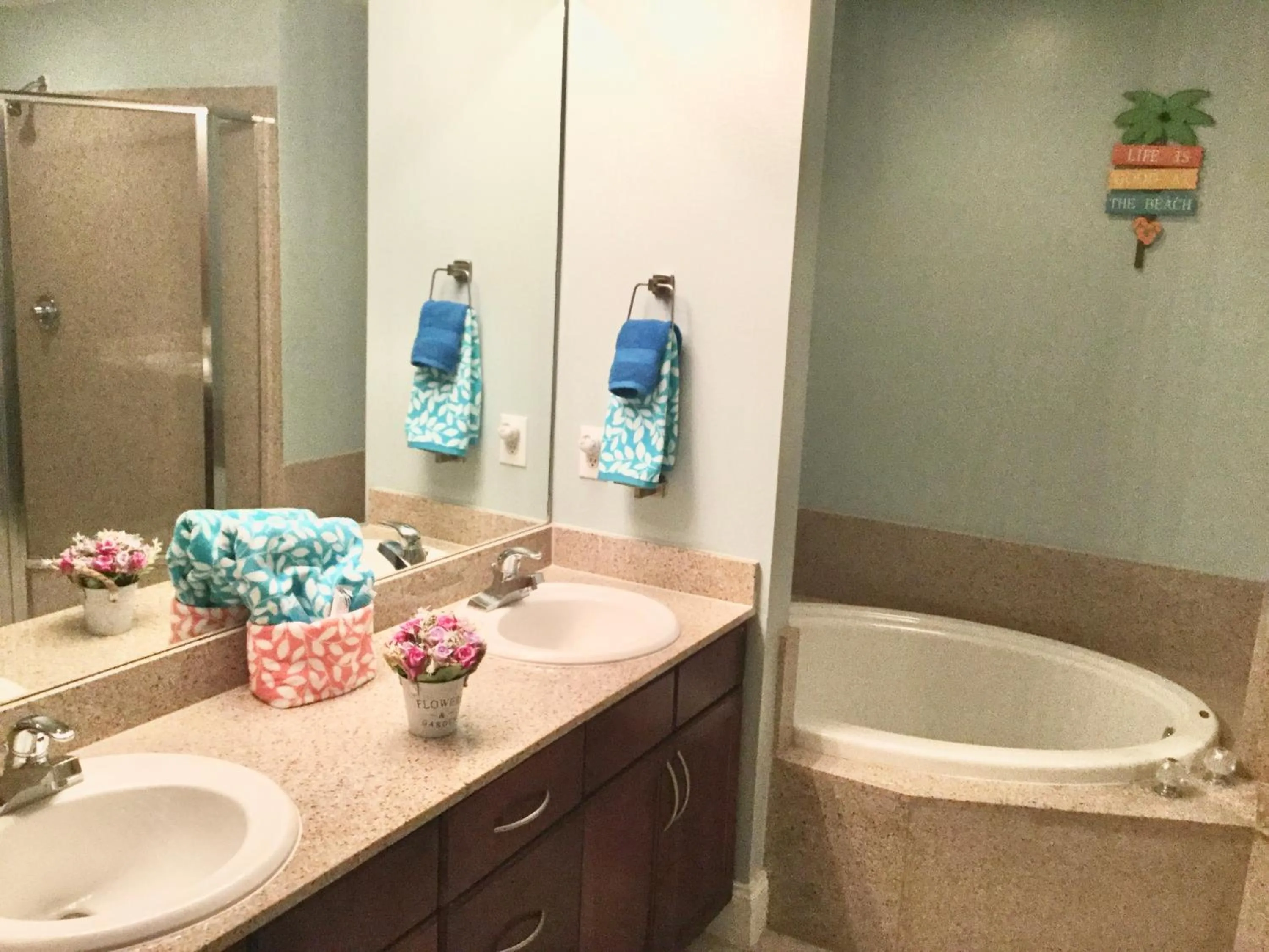 LAKETOWN 5 POOLs STEPS TO BEACH FAMILY FRIENDLY