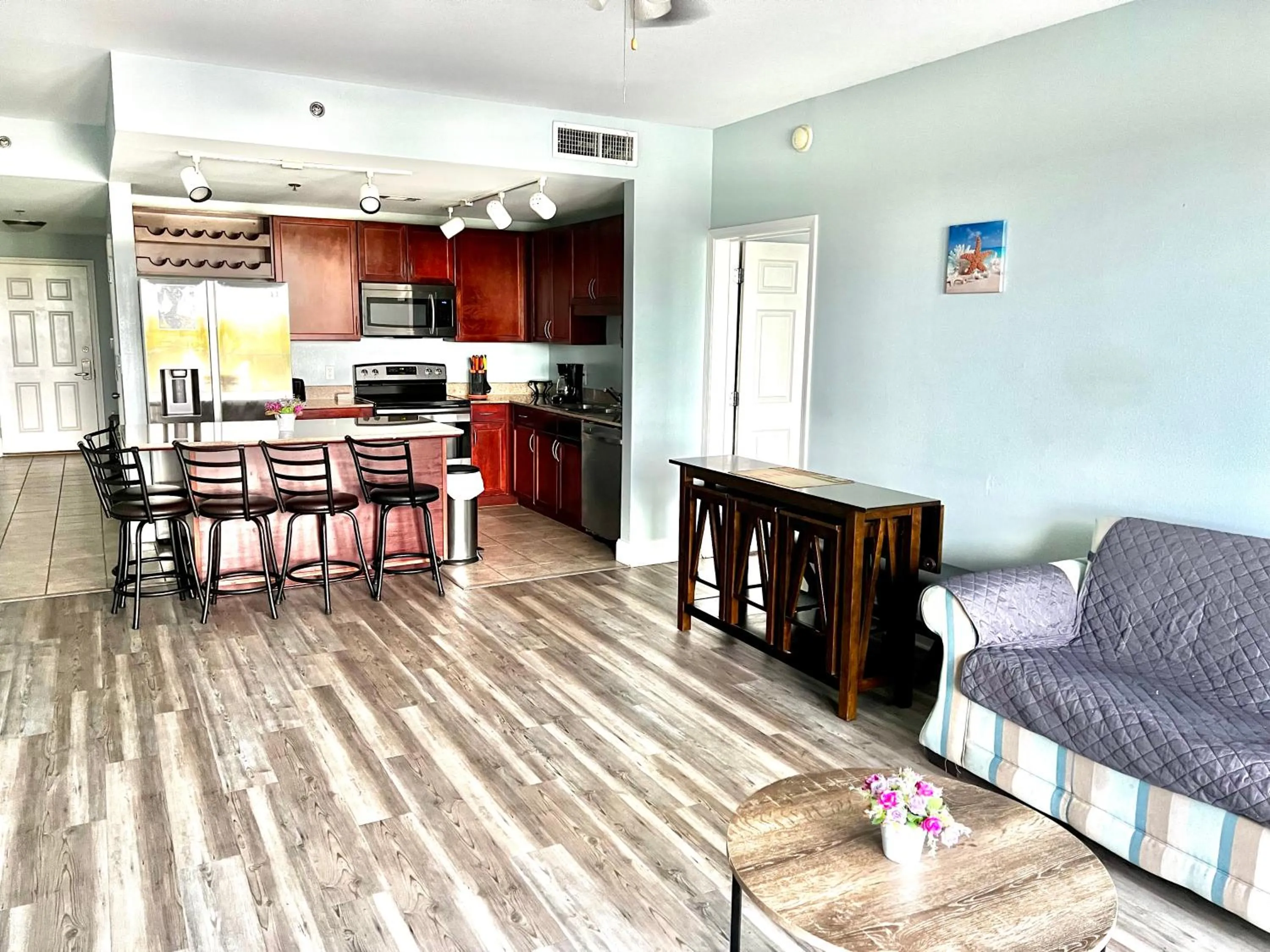 LAKETOWN 5 POOLs STEPS TO BEACH FAMILY FRIENDLY