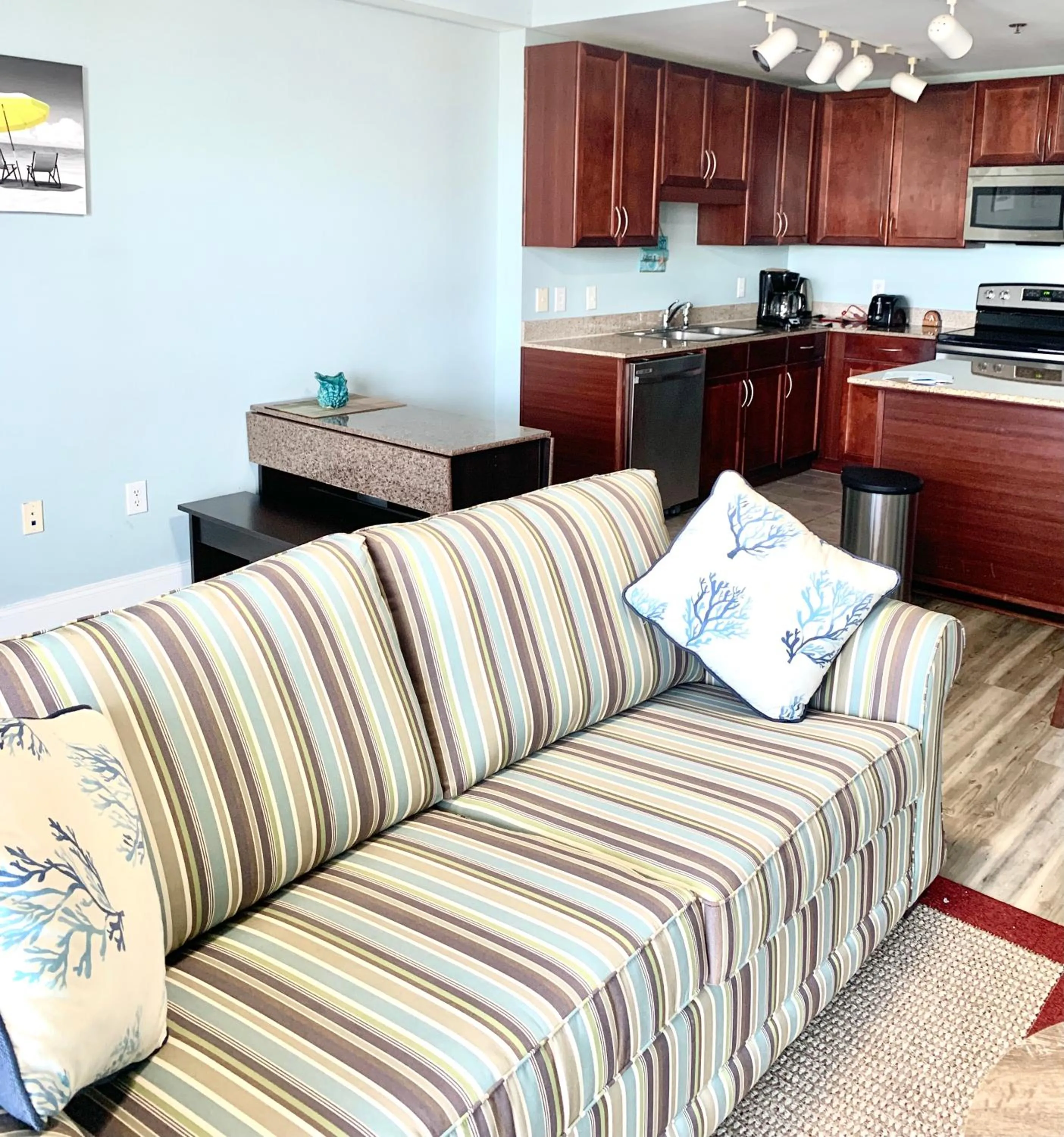 LAKETOWN 5 POOLs STEPS TO BEACH FAMILY FRIENDLY