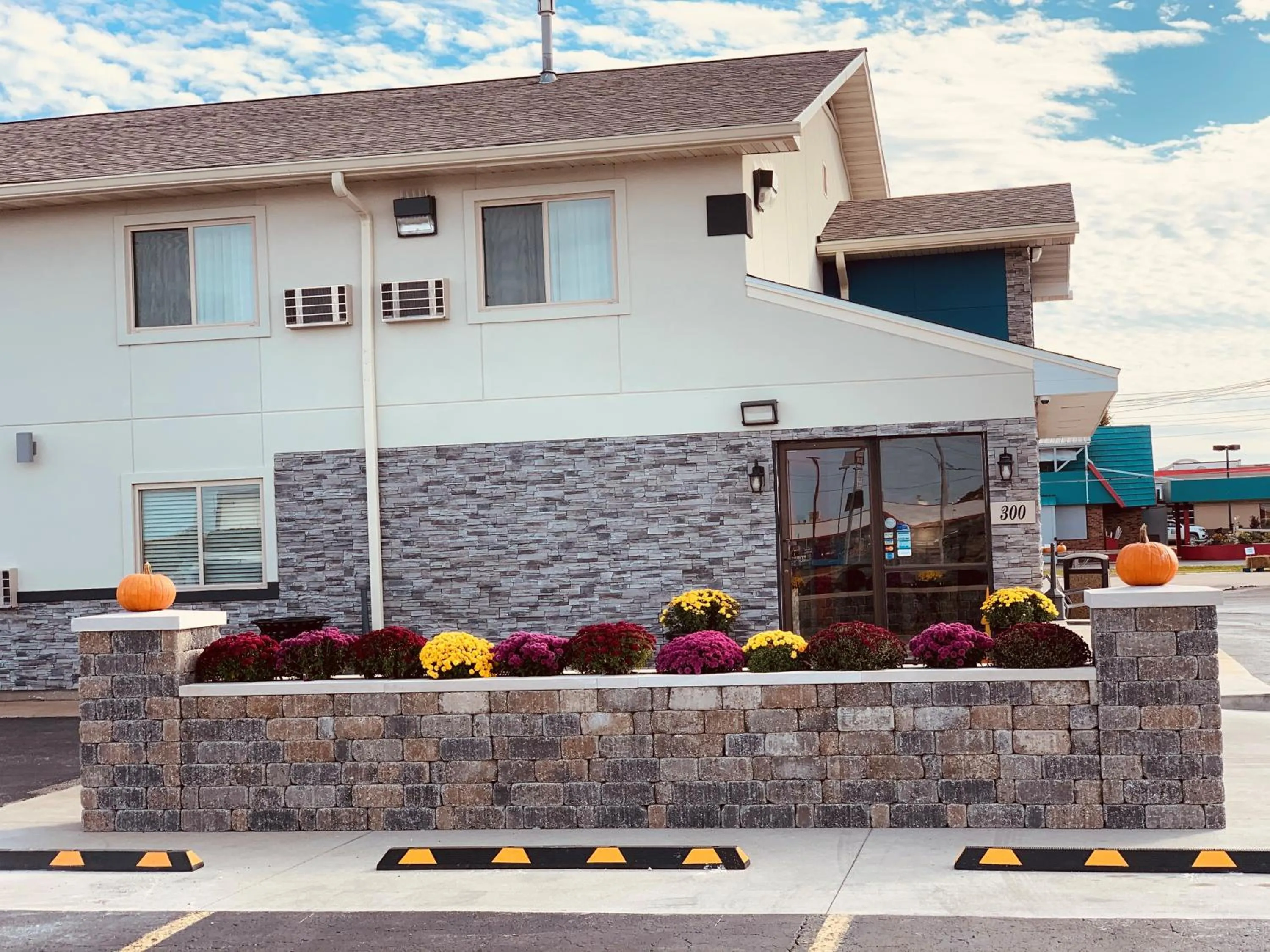 Property building in Super 8 by Wyndham Moberly MO