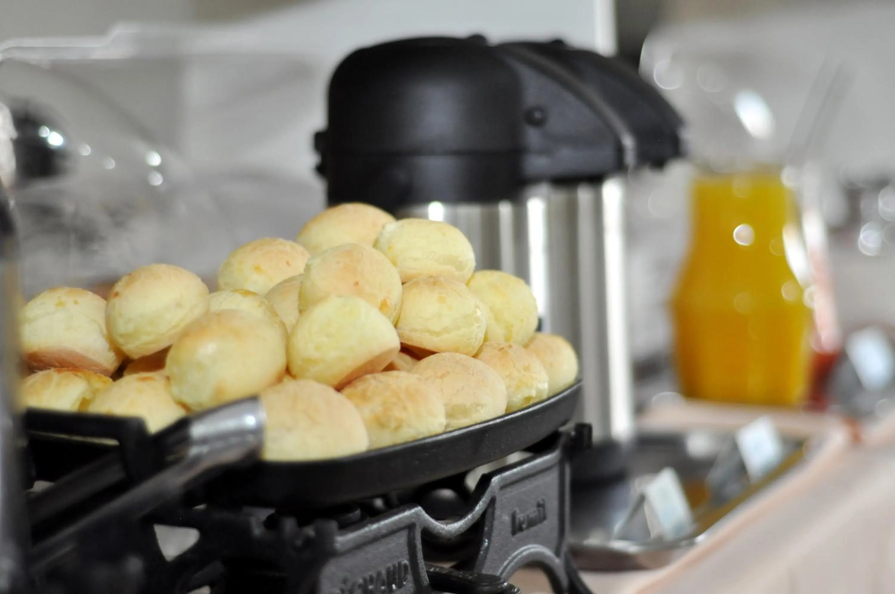 Breakfast in Hotel Carolina 2 - próximo a Universidade de Uberaba uniube - ao Aeroporto Fórum De uberaba - hospital Mario Palmeirio ao Hospital São Marcos e hospital Regional