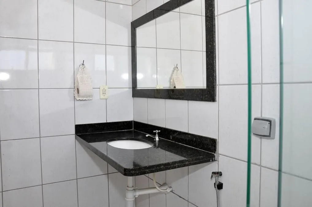 Hotel Carolina 2 - próximo a Universidade de Uberaba uniube - ao Aeroporto Fórum De uberaba - hospital Mario Palmeirio ao Hospital São Marcos e hospital Regional