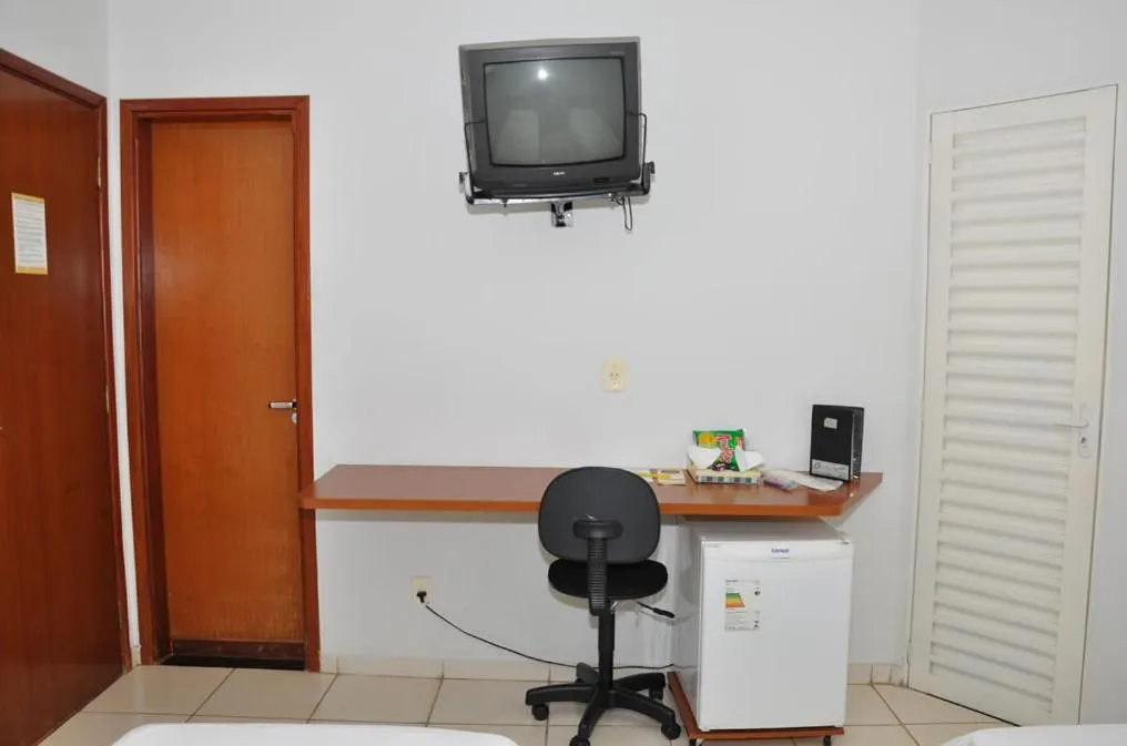 Hotel Carolina 2 - próximo a Universidade de Uberaba uniube - ao Aeroporto Fórum De uberaba - hospital Mario Palmeirio ao Hospital São Marcos e hospital Regional