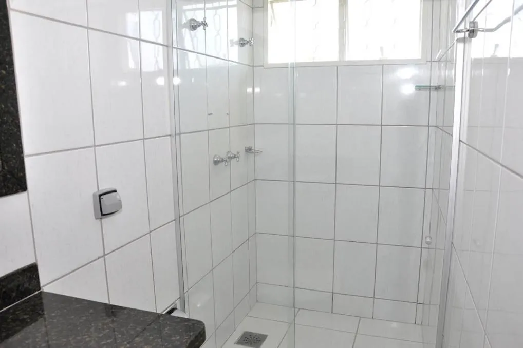 Hotel Carolina 2 - próximo a Universidade de Uberaba uniube - ao Aeroporto Fórum De uberaba - hospital Mario Palmeirio ao Hospital São Marcos e hospital Regional