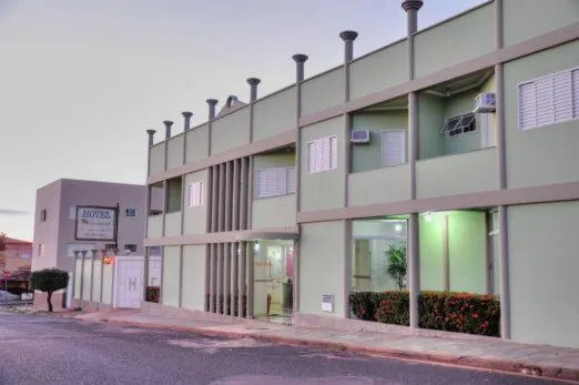 Hotel Carolina 2 - próximo a Universidade de Uberaba uniube - ao Aeroporto Fórum De uberaba - hospital Mario Palmeirio ao Hospital São Marcos e hospital Regional