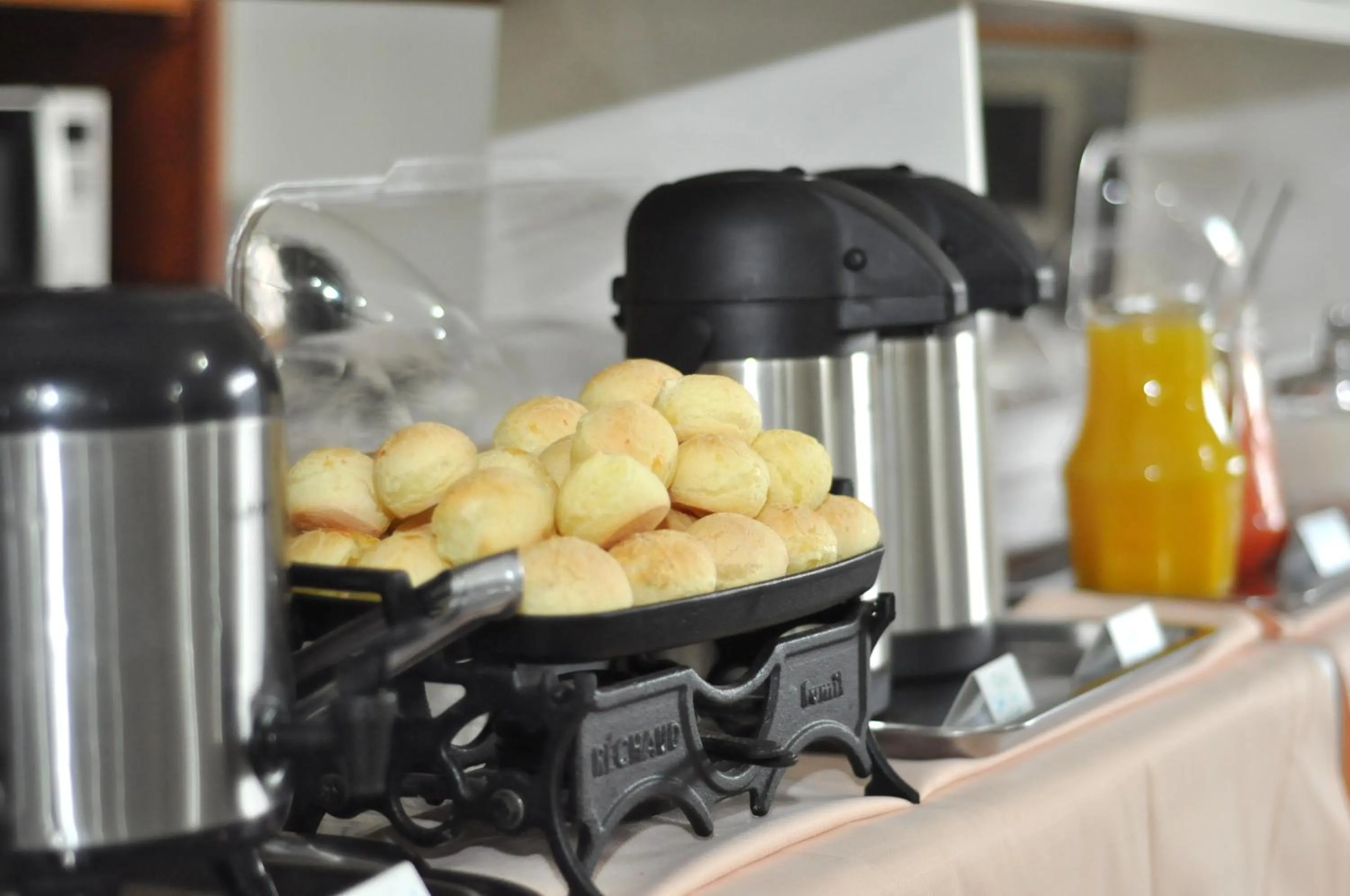 Hotel Carolina 2 - próximo a Universidade de Uberaba uniube - ao Aeroporto Fórum De uberaba - hospital Mario Palmeirio ao Hospital São Marcos e hospital Regional