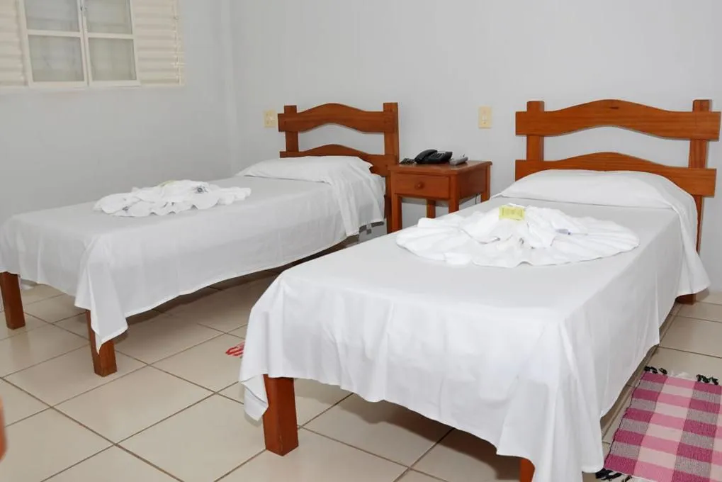 Bed in Hotel Carolina 2 - próximo a Universidade de Uberaba uniube - ao Aeroporto Fórum De uberaba - hospital Mario Palmeirio ao Hospital São Marcos e hospital Regional