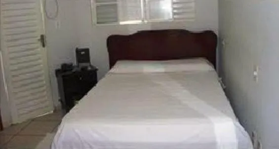 Bed in Hotel Carolina 2 - próximo a Universidade de Uberaba uniube - ao Aeroporto Fórum De uberaba - hospital Mario Palmeirio ao Hospital São Marcos e hospital Regional