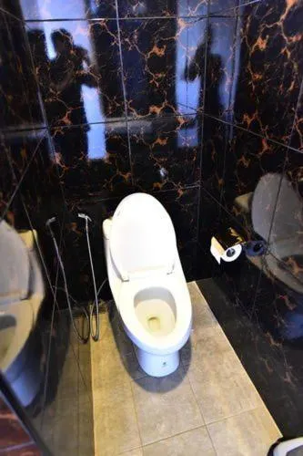 Photo of the whole room in Love Box Resort