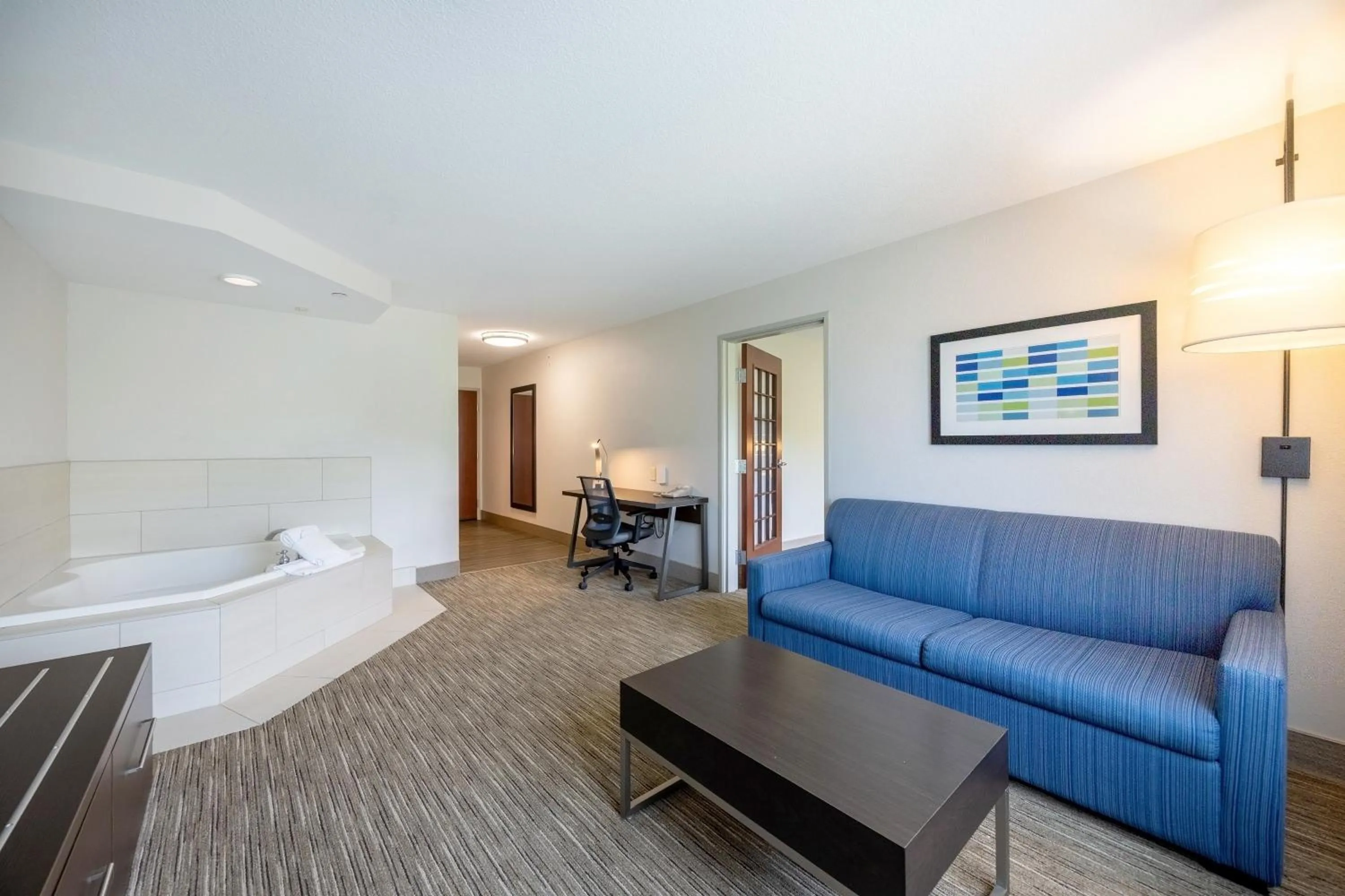 Photo of the whole room, Bed in Holiday Inn Express Winona by IHG