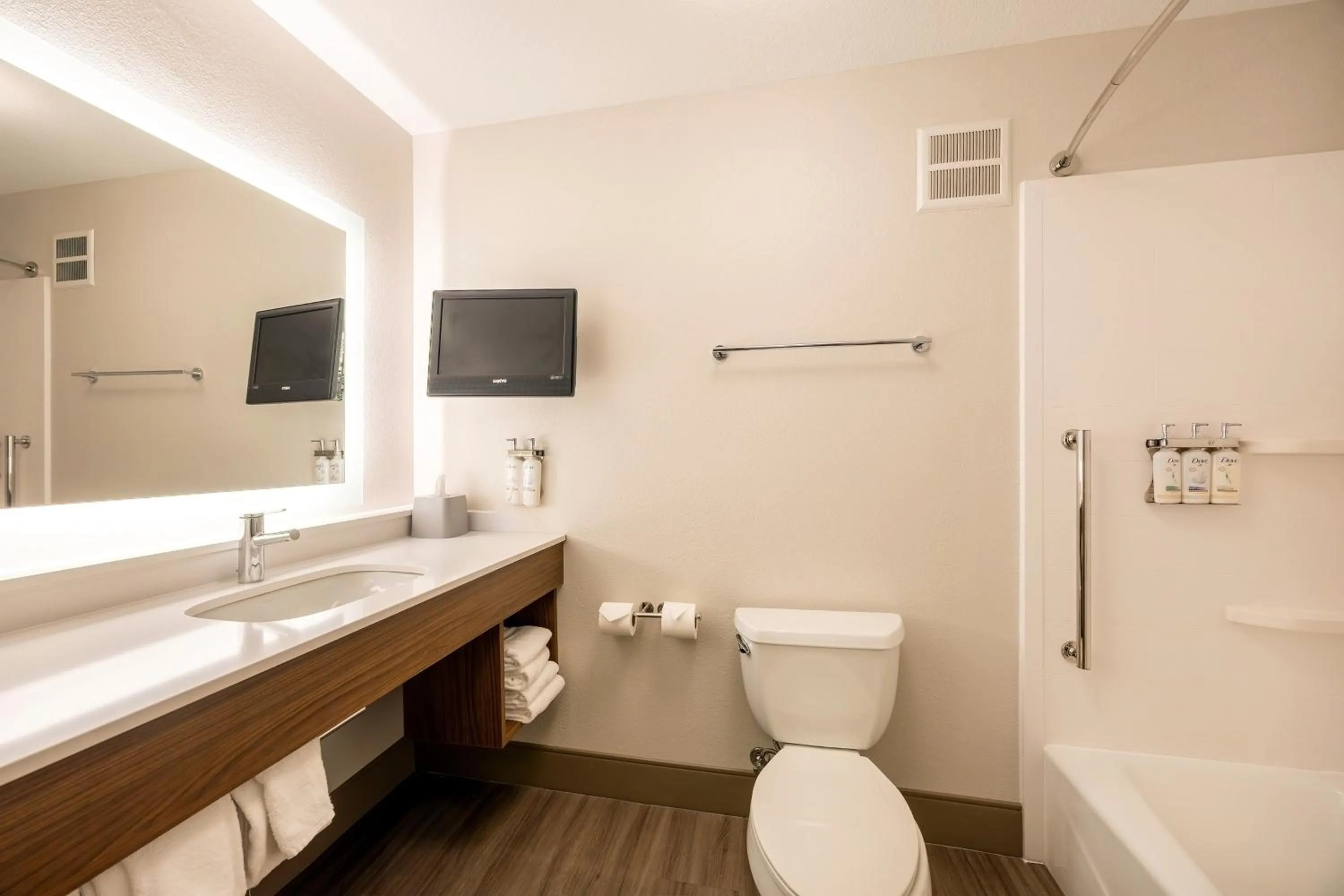 Photo of the whole room in Holiday Inn Express Winona by IHG