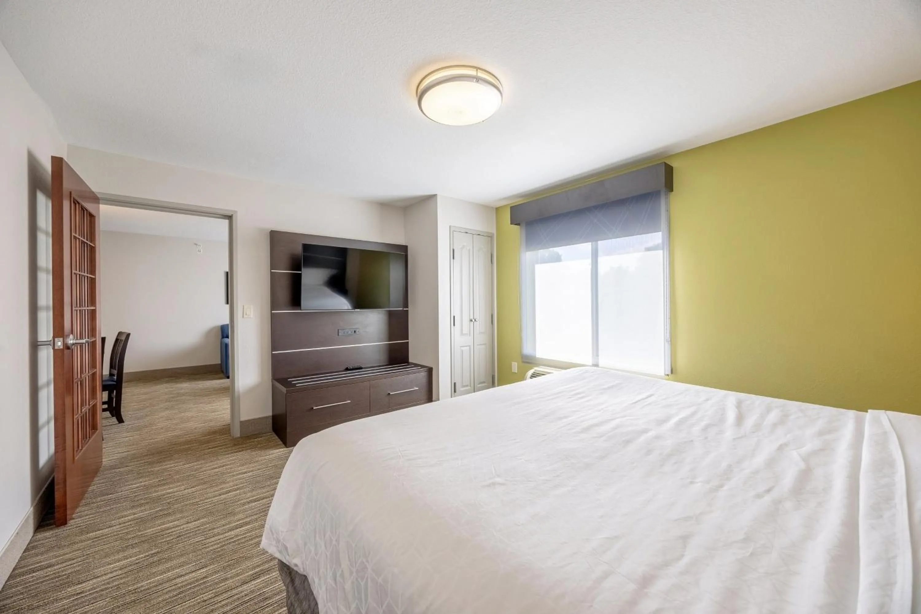 Photo of the whole room, Bed in Holiday Inn Express Winona by IHG