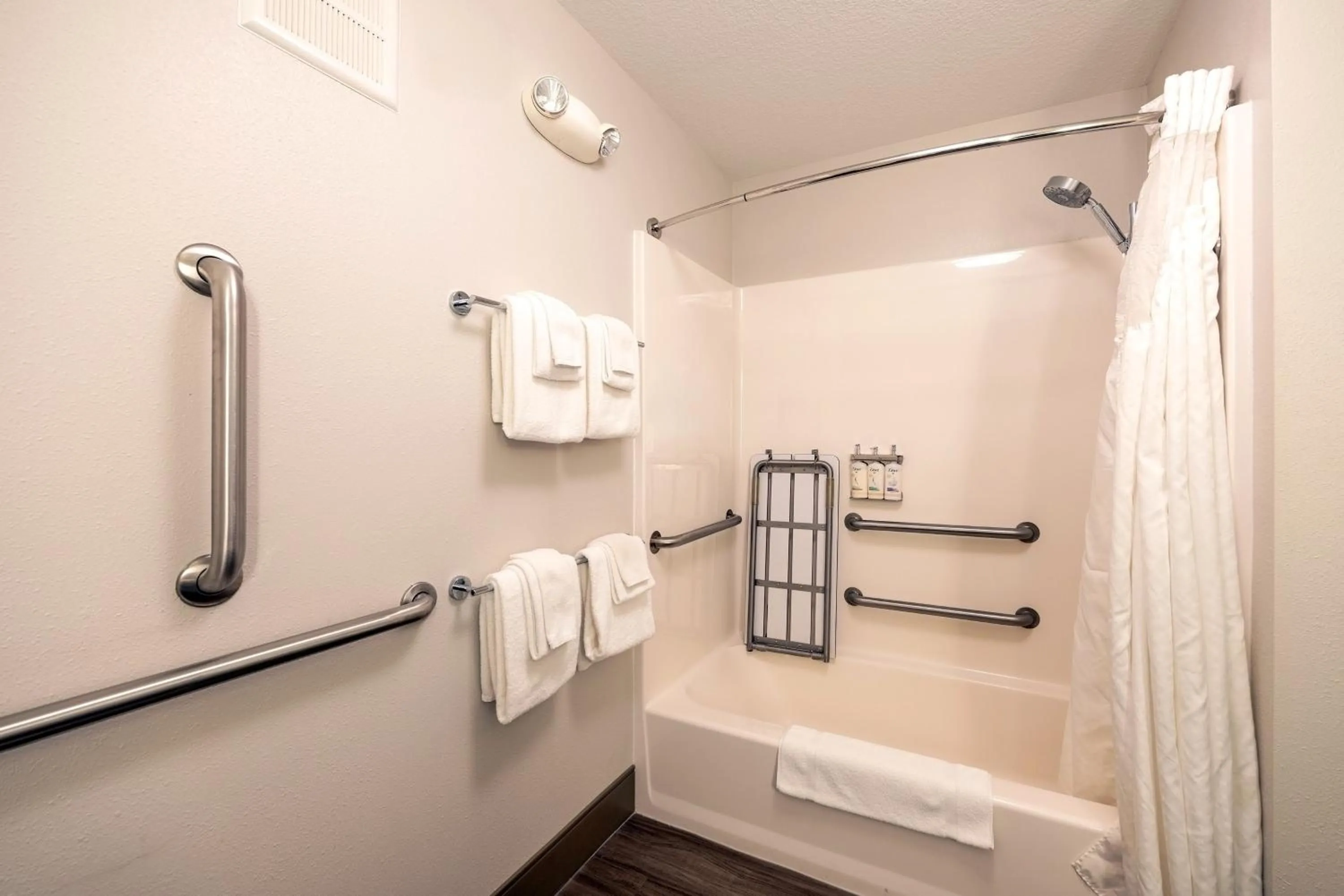 Photo of the whole room in Holiday Inn Express Winona by IHG