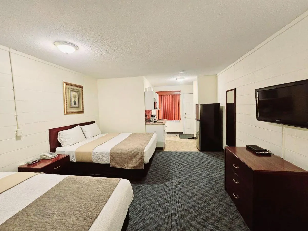 Bed in Canadian Motor Inn