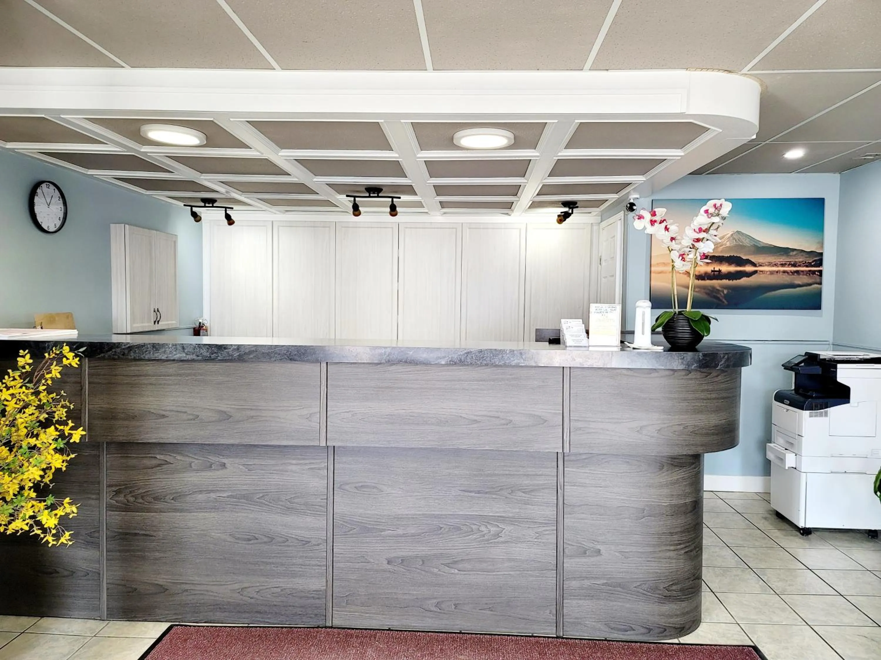 Lobby or reception in Canadian Motor Inn