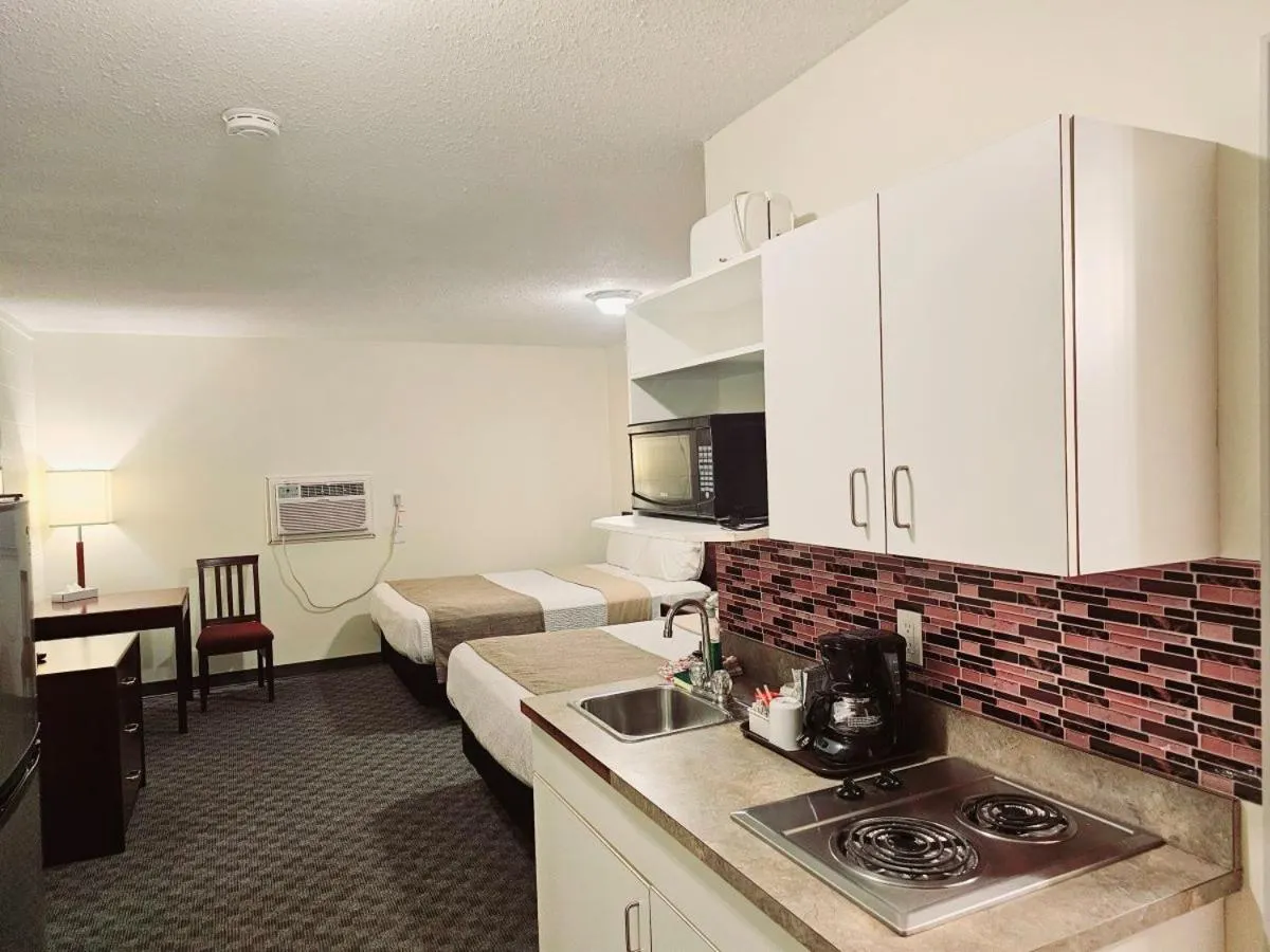 Bed in Canadian Motor Inn