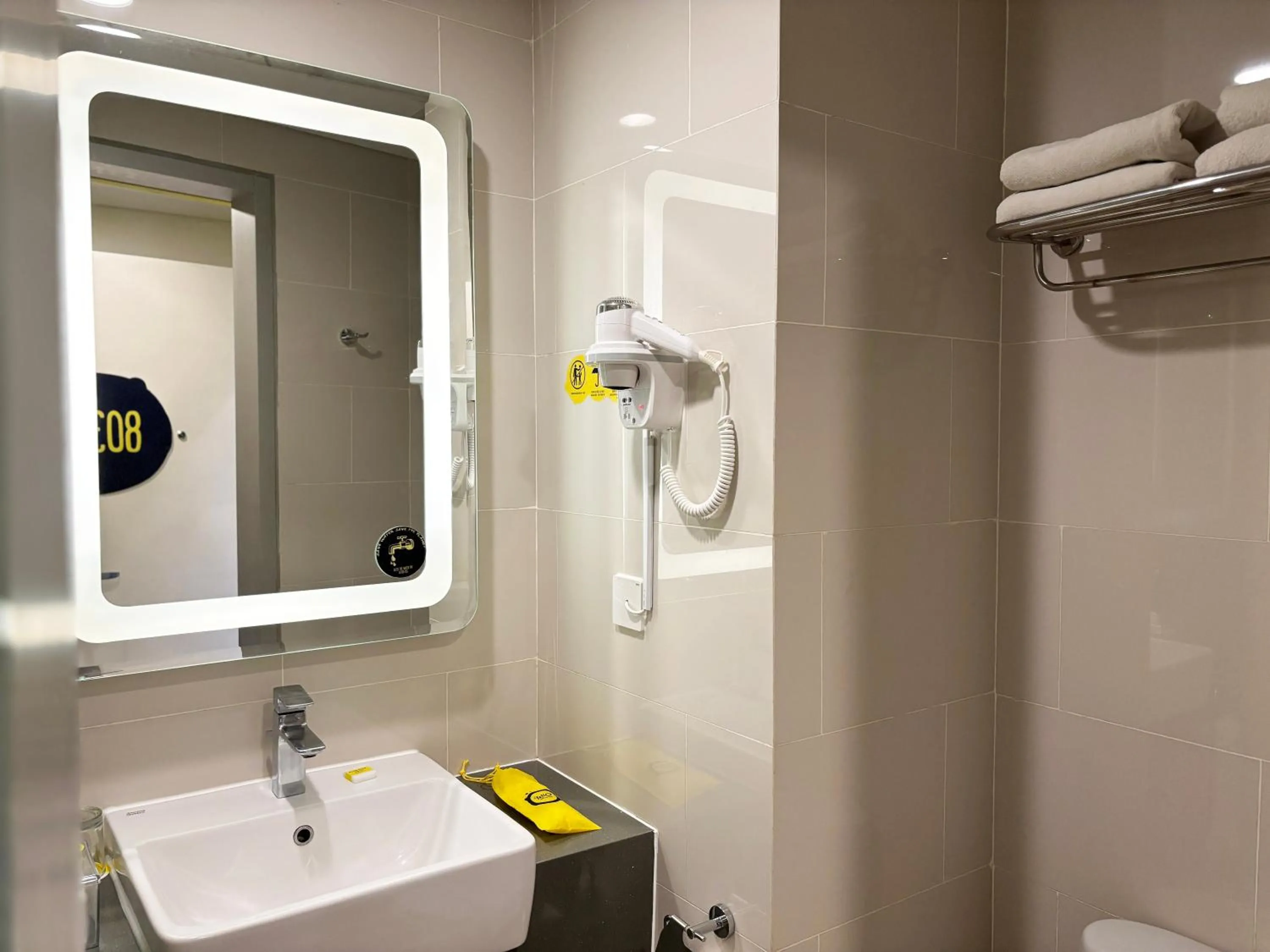 Bathroom in YELLO Hotel Paskal Bandung