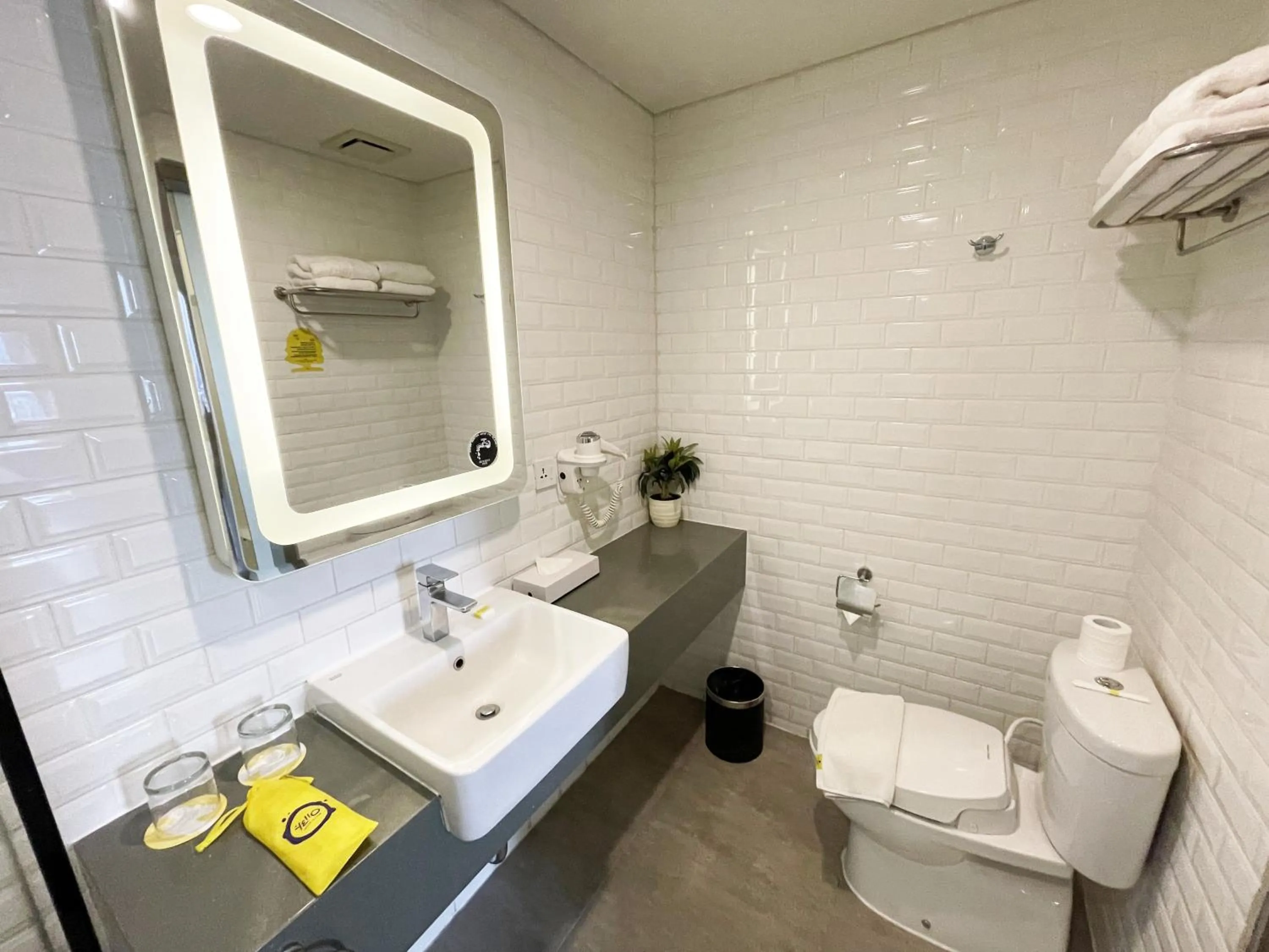 Bathroom in YELLO Hotel Paskal Bandung