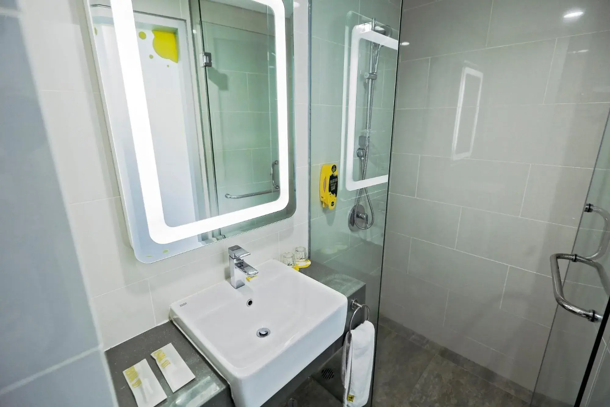 Bathroom in YELLO Hotel Paskal Bandung Bathroom in YELLO Hotel Paskal Bandung