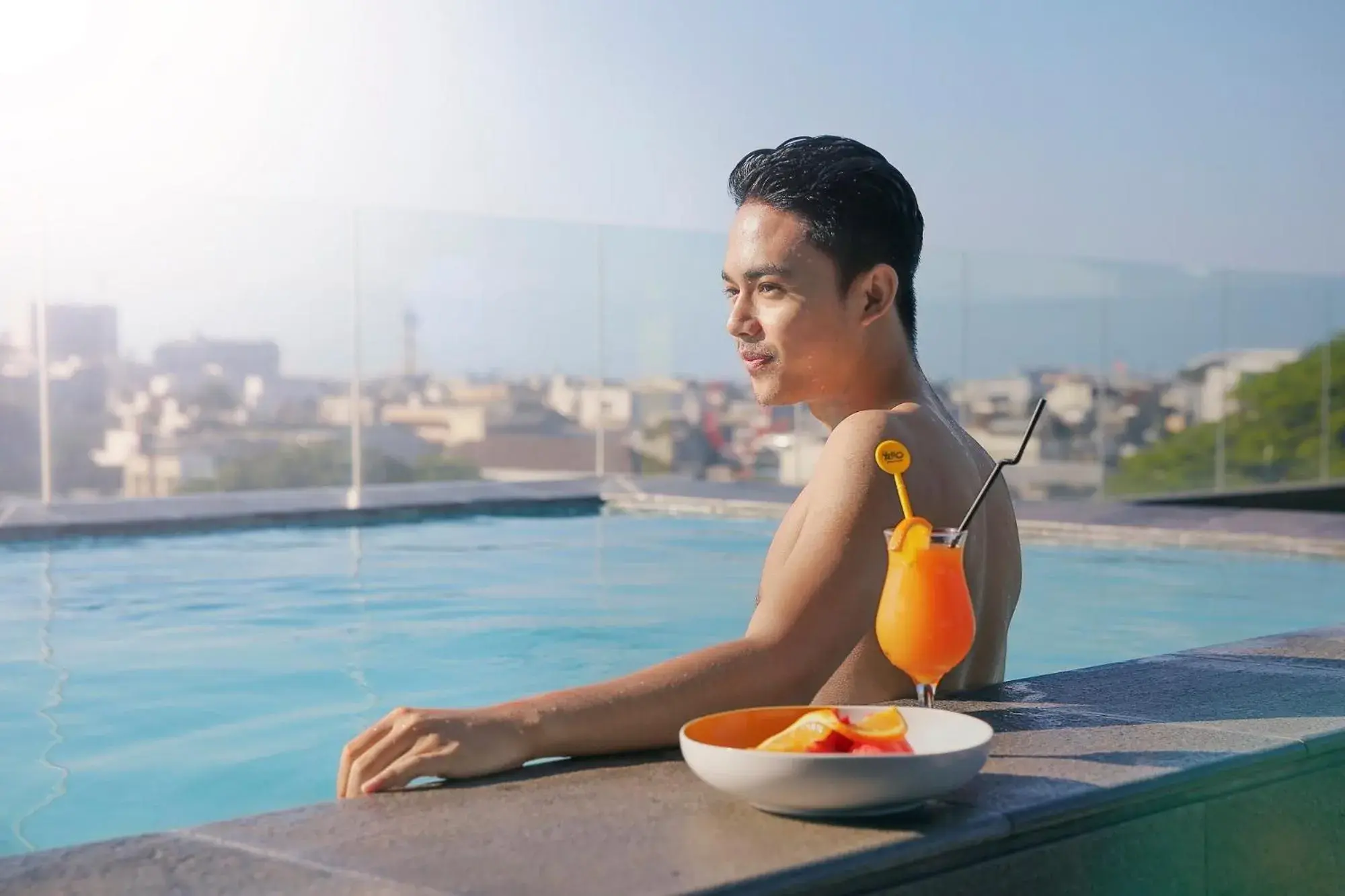 Pool view in YELLO Hotel Paskal Bandung Pool view in YELLO Hotel Paskal Bandung