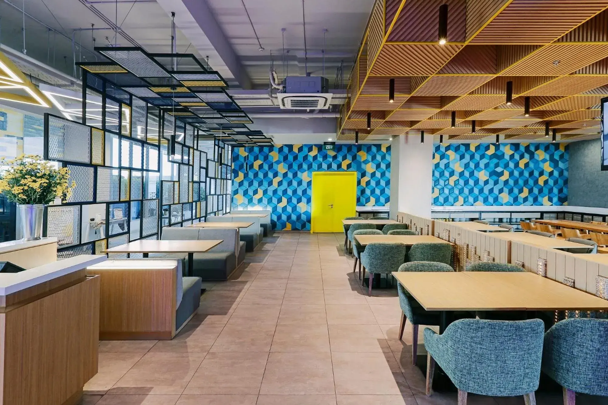 Restaurant/places to eat in YELLO Hotel Paskal Bandung Restaurant/places to eat in YELLO Hotel Paskal Bandung