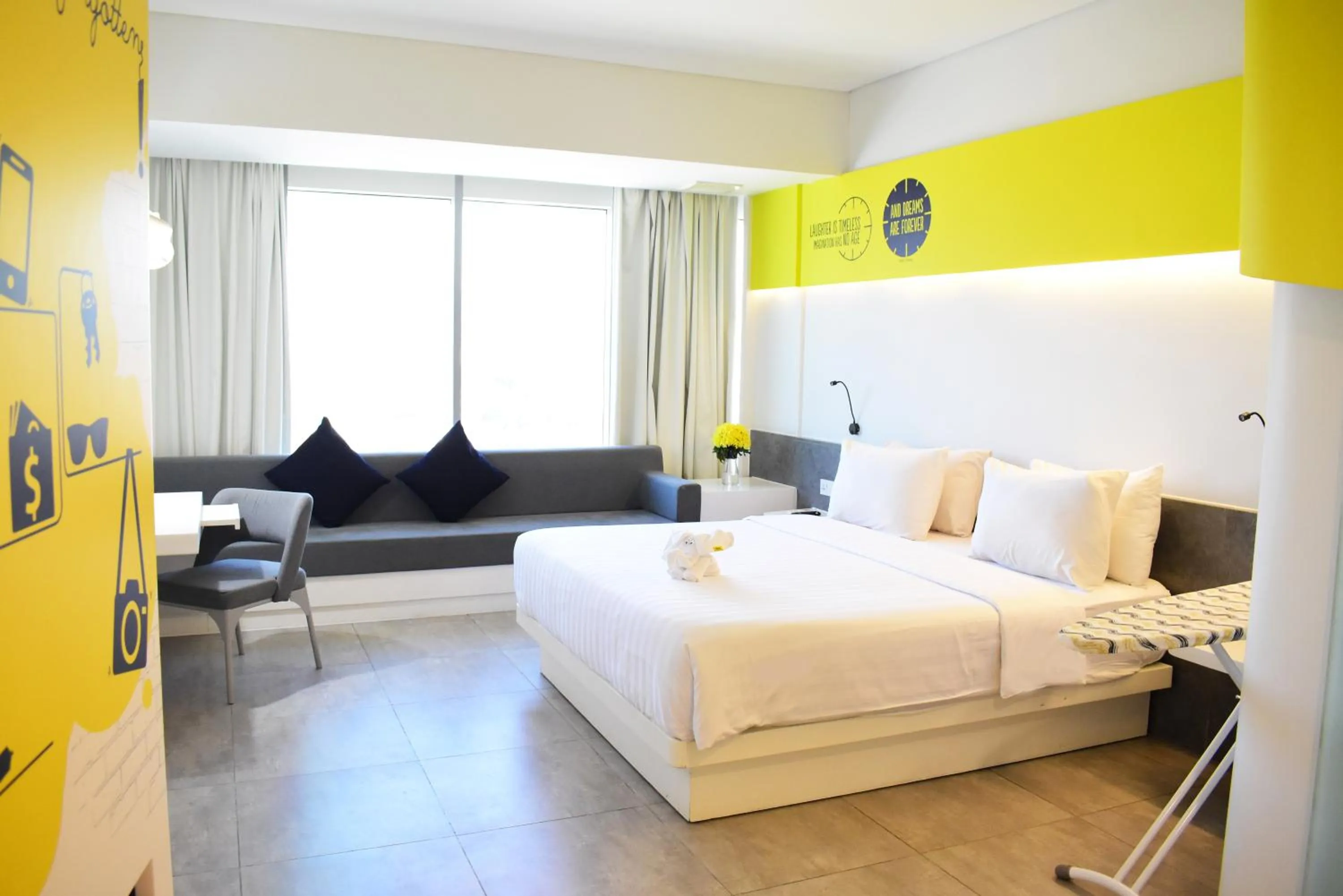 Bed in YELLO Hotel Paskal Bandung