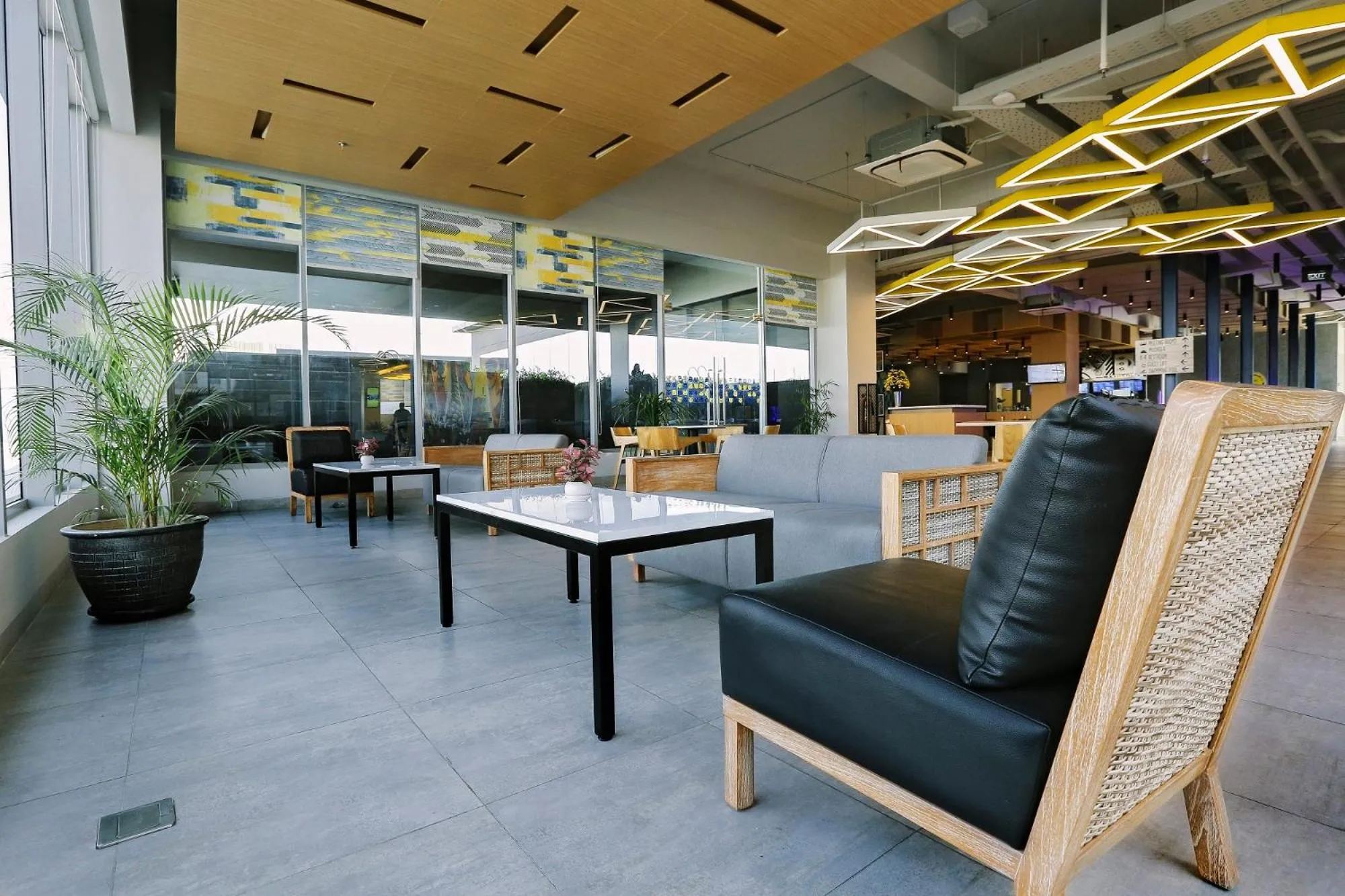 Communal lounge/ TV room in YELLO Hotel Paskal Bandung