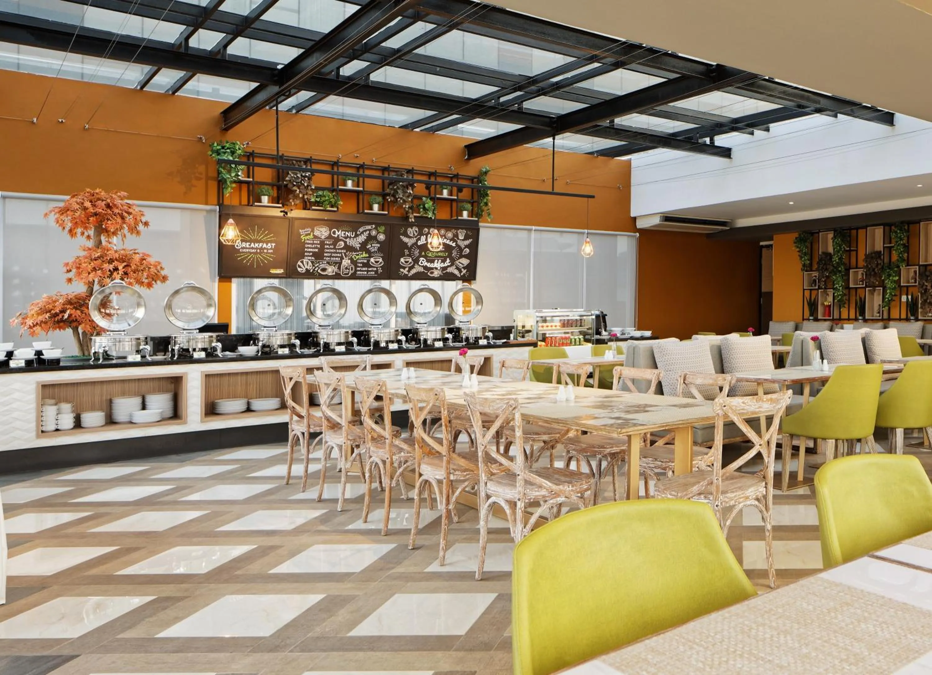 Breakfast in MaxOne Platinum Hayam Wuruk