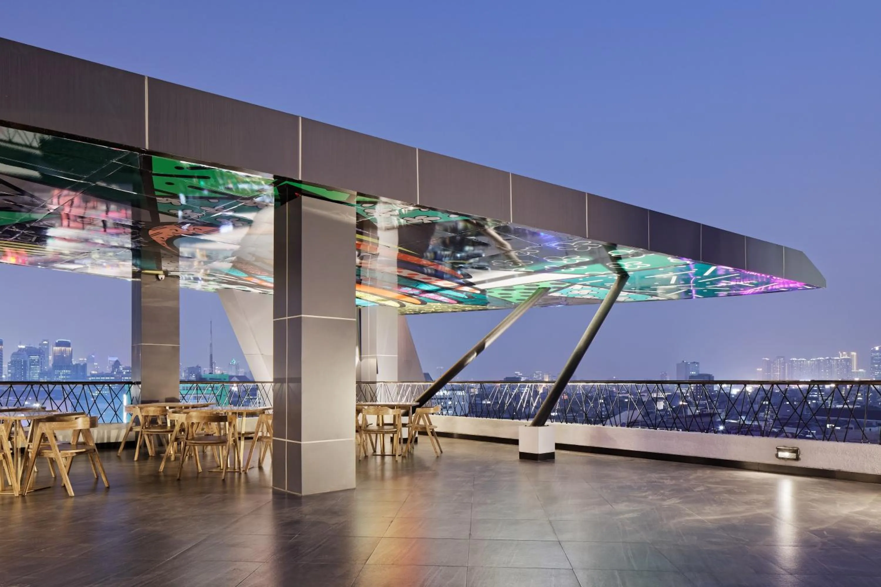 MaxOne Platinum Hayam Wuruk