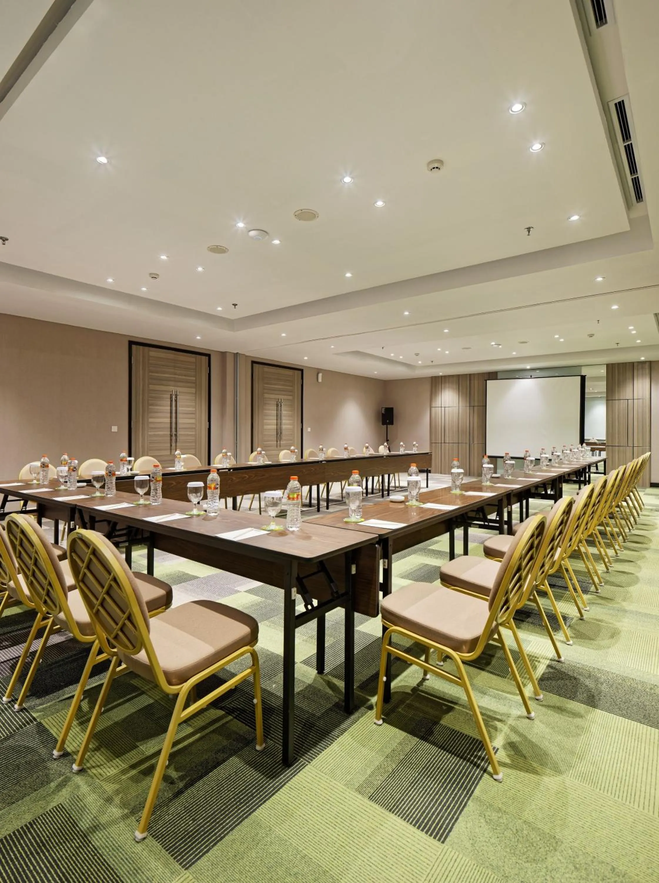 MaxOne Platinum Hayam Wuruk