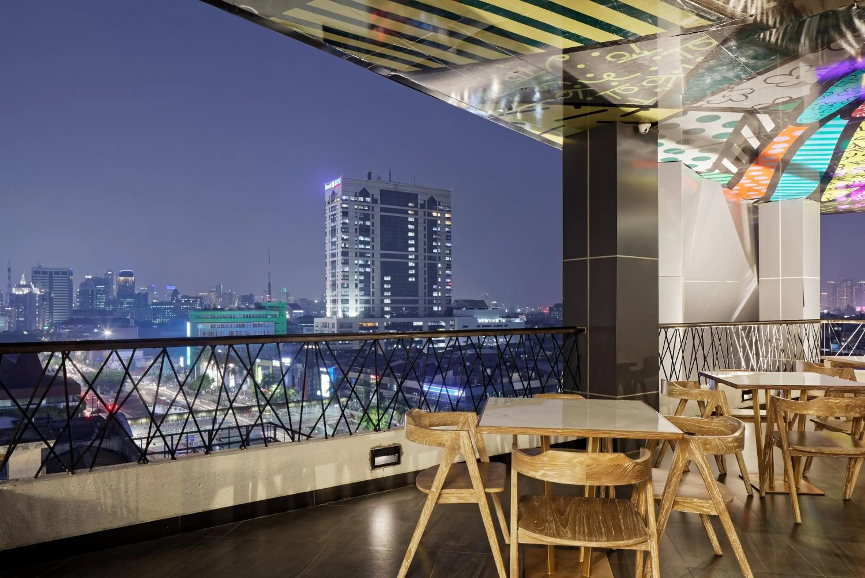 MaxOne Platinum Hayam Wuruk