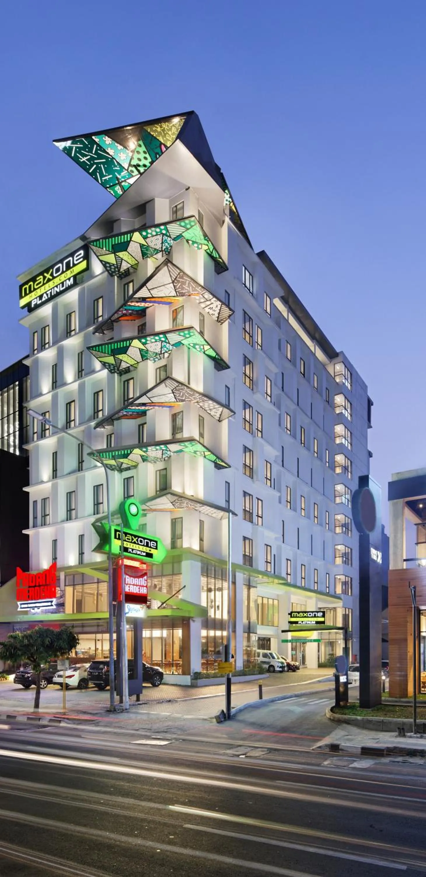 MaxOne Platinum Hayam Wuruk