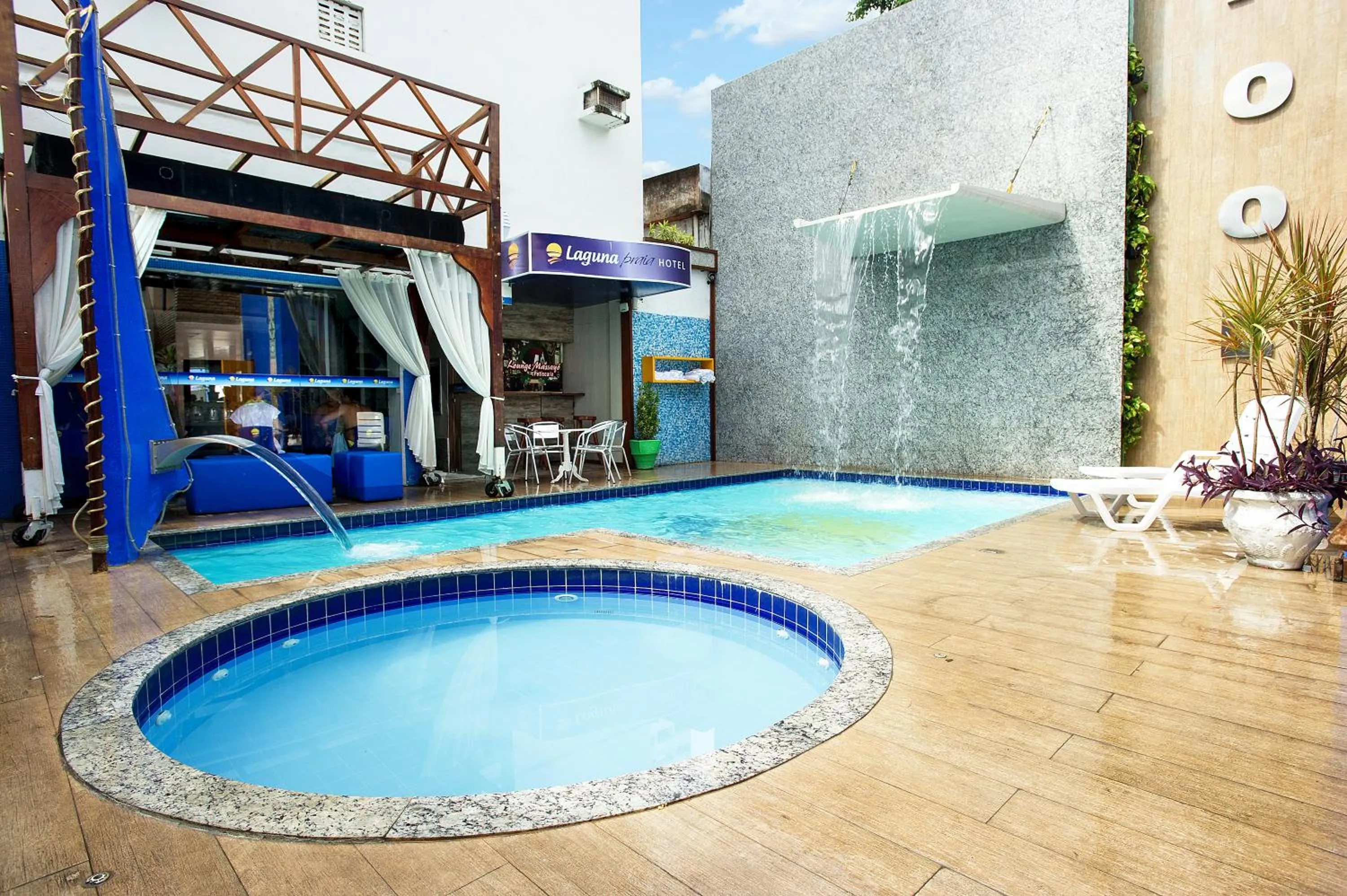 Swimming pool in Laguna Praia Hotel