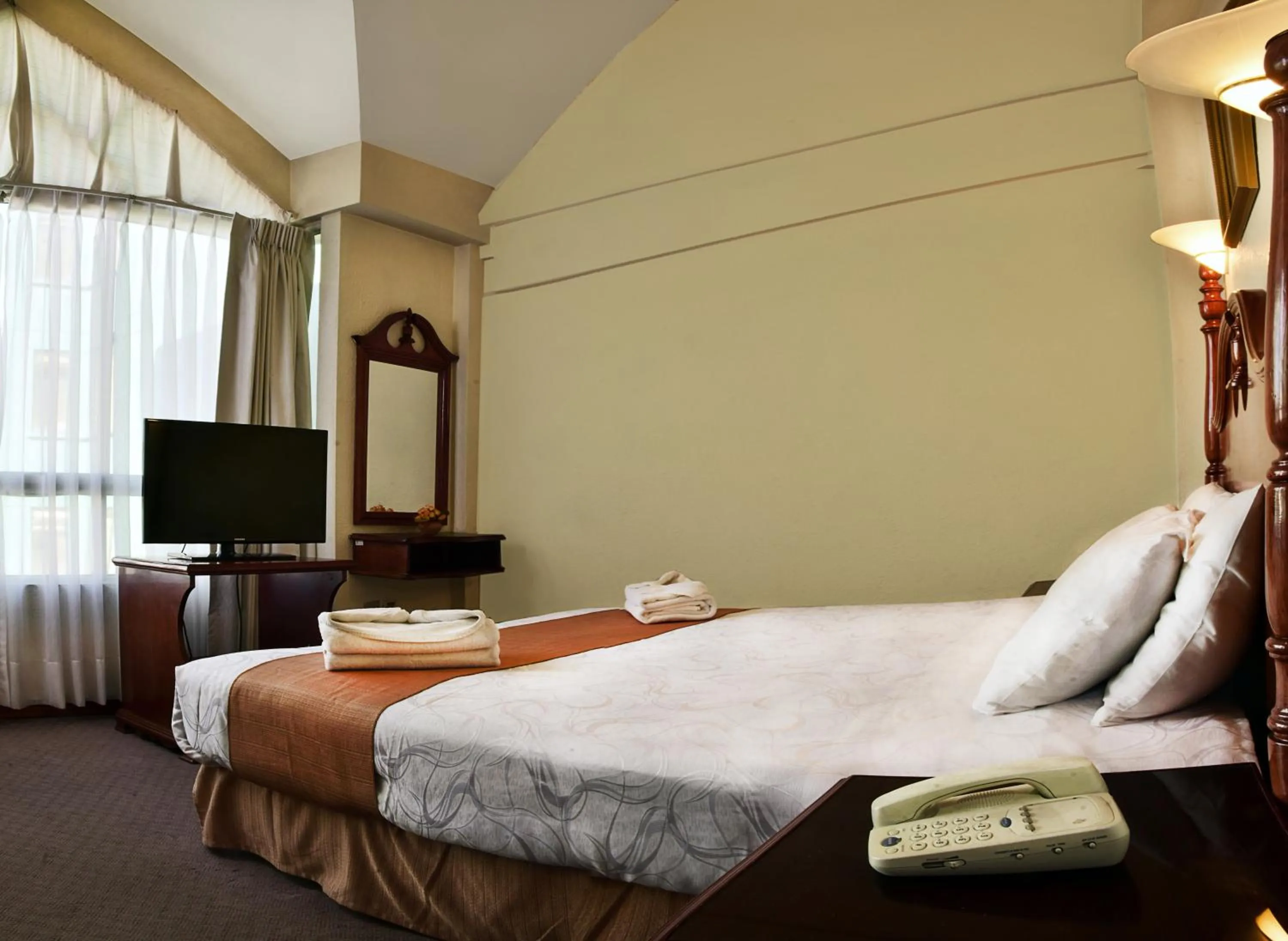 Bed in Alcalá Apart Hotel