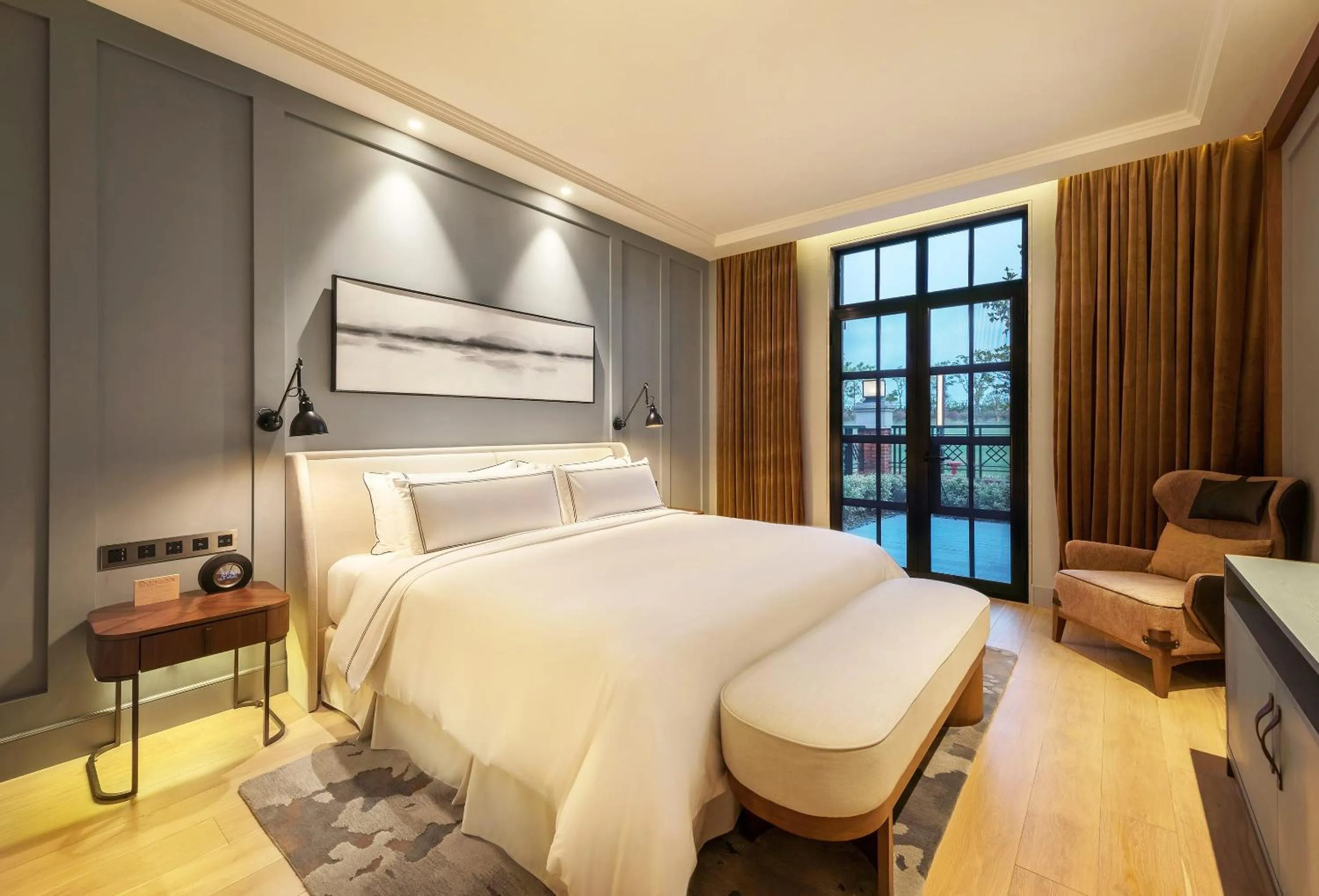 Bed in Meliá Shanghai Parkside