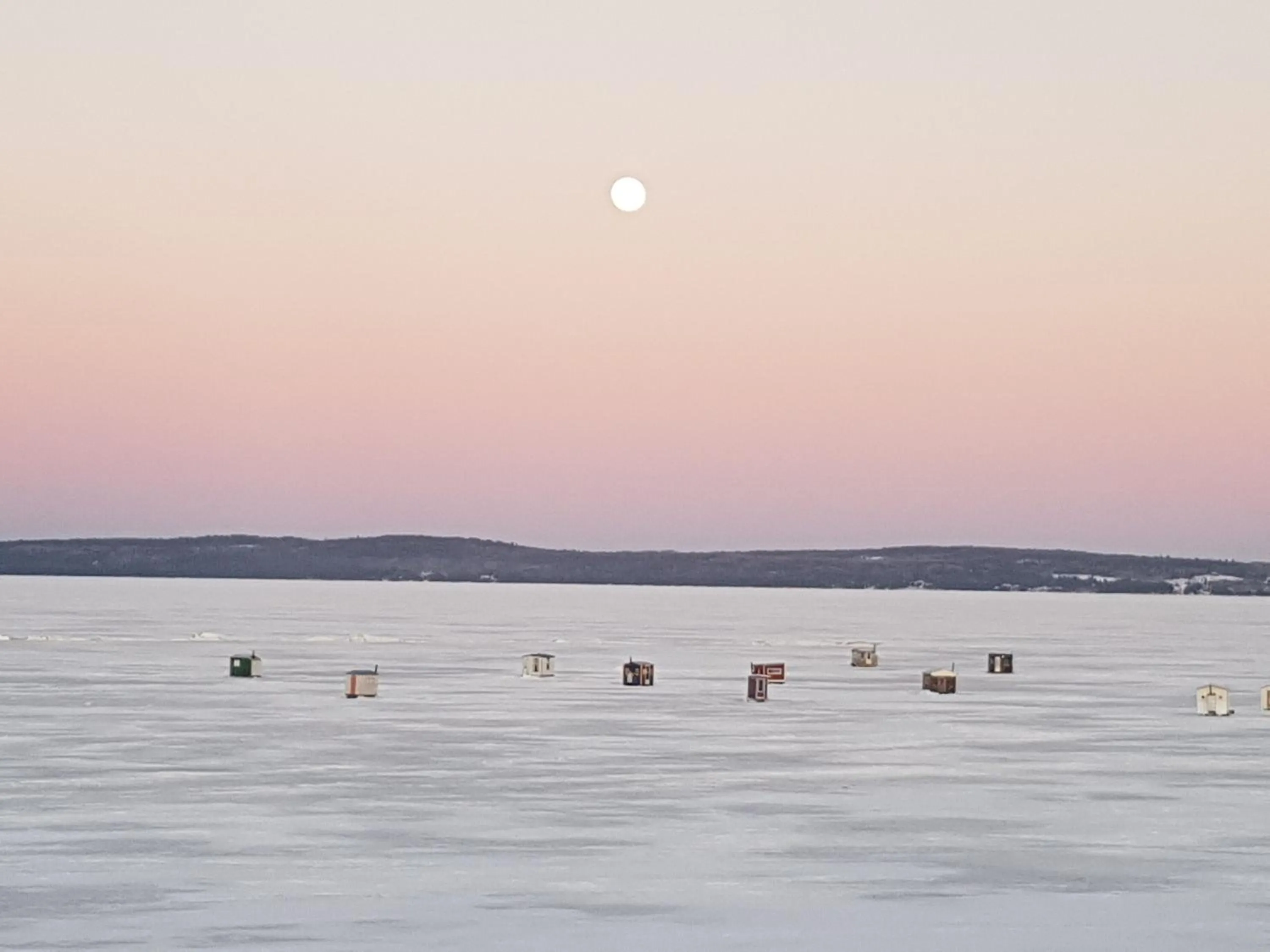 Lake view in Haileybury Beach Motel