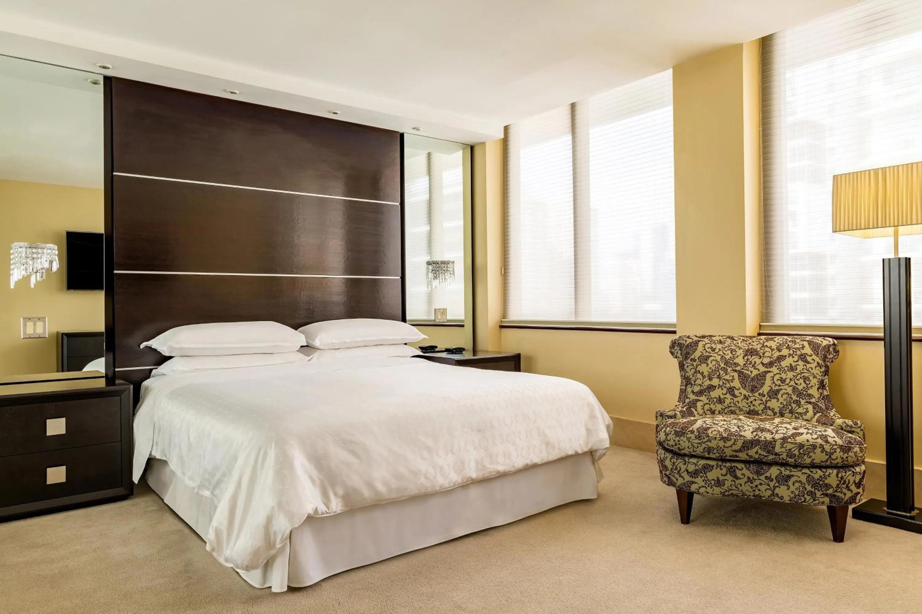 Photo of the whole room, Bed in Sheraton Grand Panama