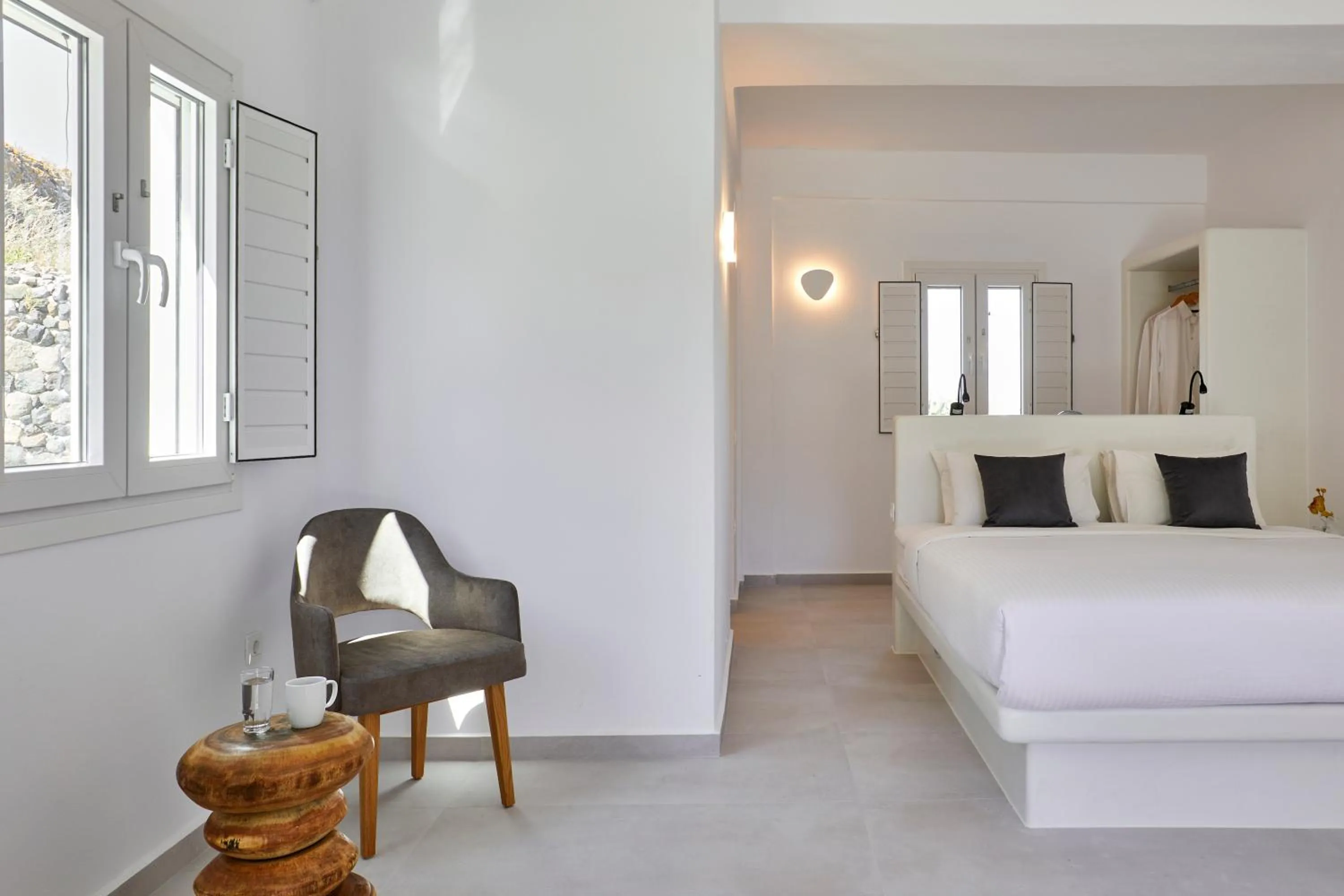 Living room, Bed in Anchor Suites